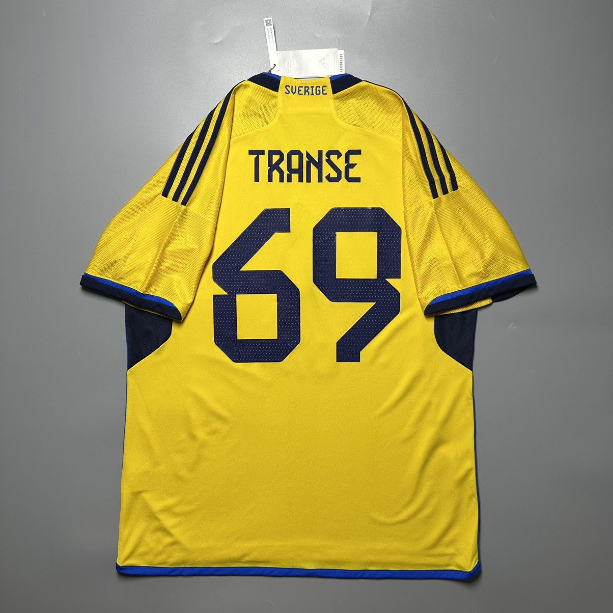 Adidas SWEDEN ADIDAS 2022 WORLD CUP FOOTBALL HOME SOCCER JERSEY Size US XL / EU 56 / 4 - 8 Thumbnail