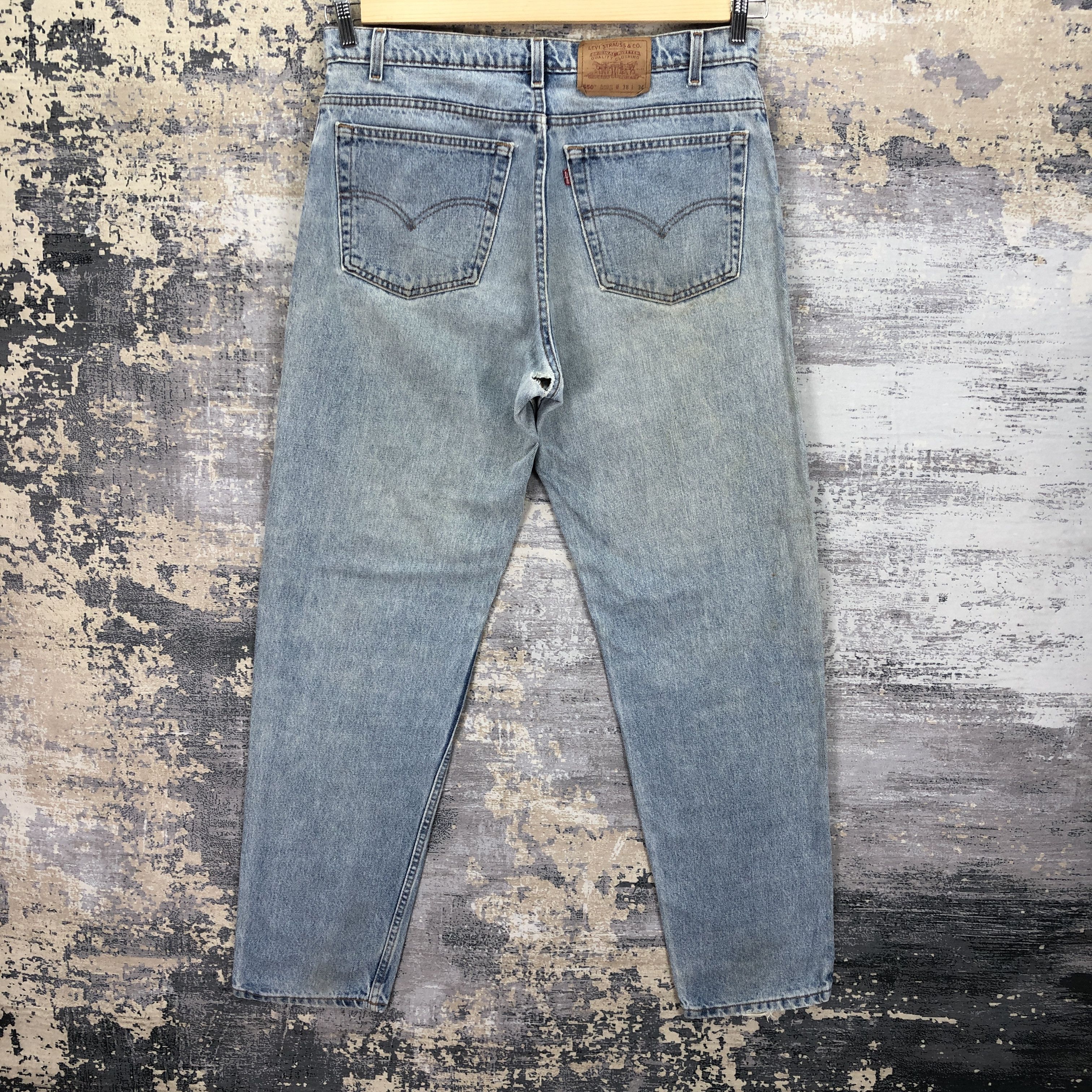 Levi's Vintage Levis Light Wash Jeans Levi's Ripped Faded Denim Size US 36 / EU 52 - 2 Thumbnail