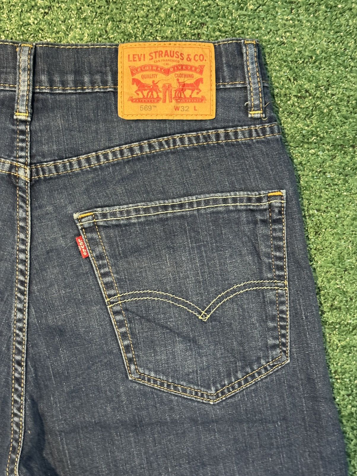 Levi's Vintage Clothing Y2K Era / Early 2000s Levi's 569 Loose Straight Denim Shorts Size US 32 / EU 48 - 8 Thumbnail