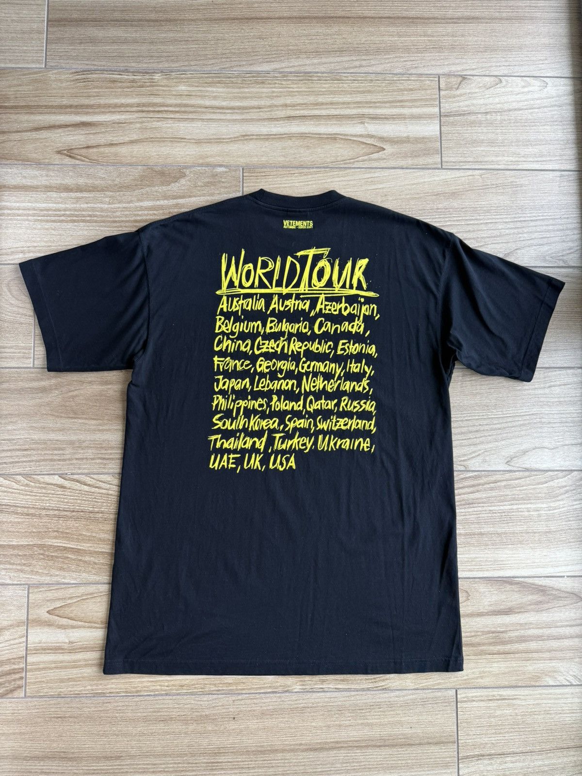 Vetements Vetements World Tour T-Shirt - Black Size US S / EU 44-46 / 1 - 8 Thumbnail