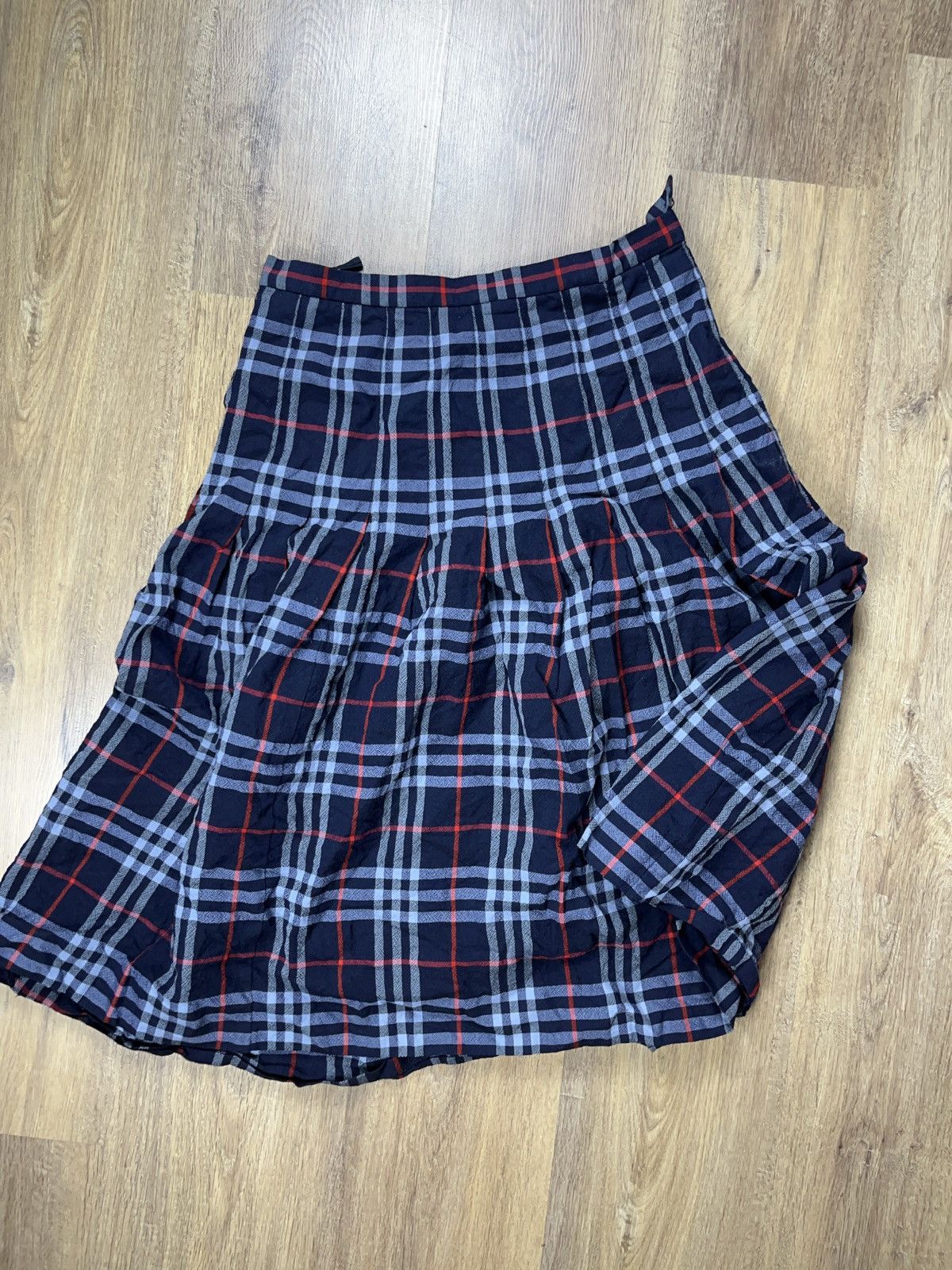 Burberry ➕burberry vintage navy nova check mid length skirt Size 28" / US 6 / IT 42 - 1 Thumbnail