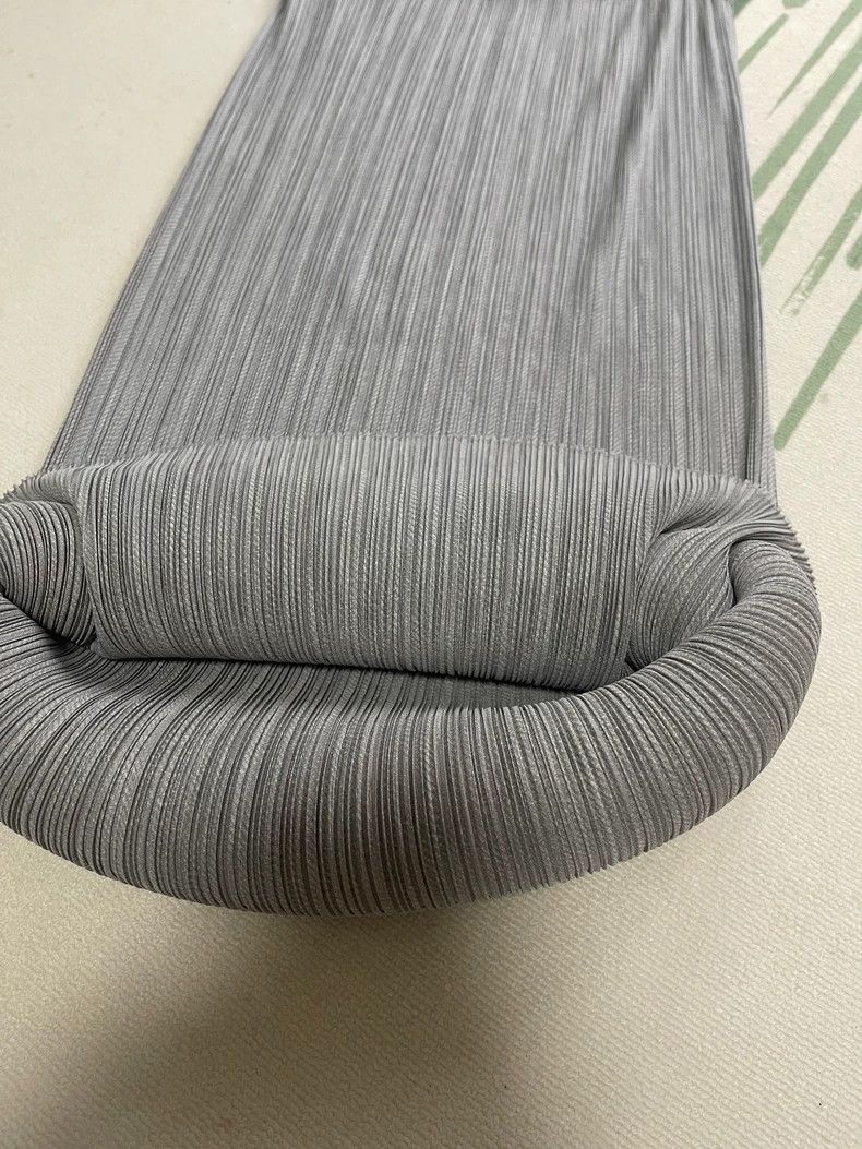 Issey Miyake issey miyake size:3 Silver-grey skirt 2506-Nextarrow Size 42" / US 20 - 2 Thumbnail