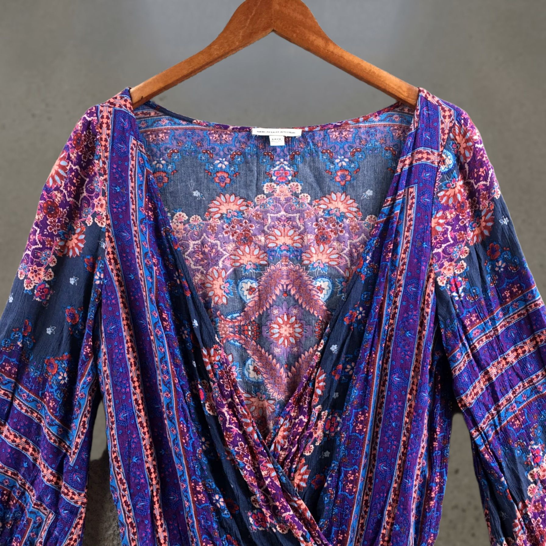American Eagle Outfitters American Eagle Outfitters Romper Women S Purple Floral Bell Sleeve V-Neck Casual Size 28" / US 6 / IT 42 - 1 Thumbnail