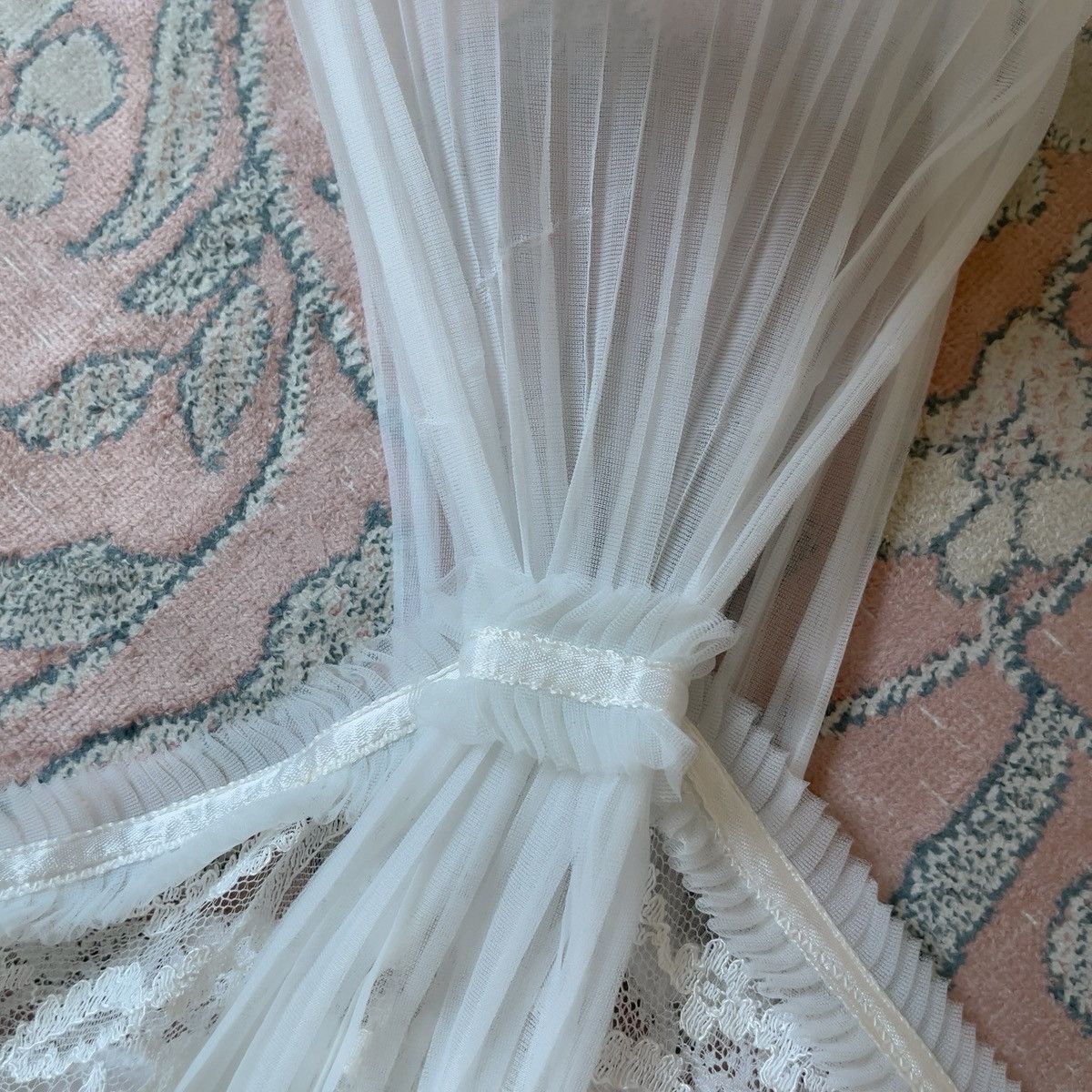Vintage Vintage 1950s Ice Blue Rayon Nightgown (M–L) Size L / US 10 / IT 46 - 18 Thumbnail