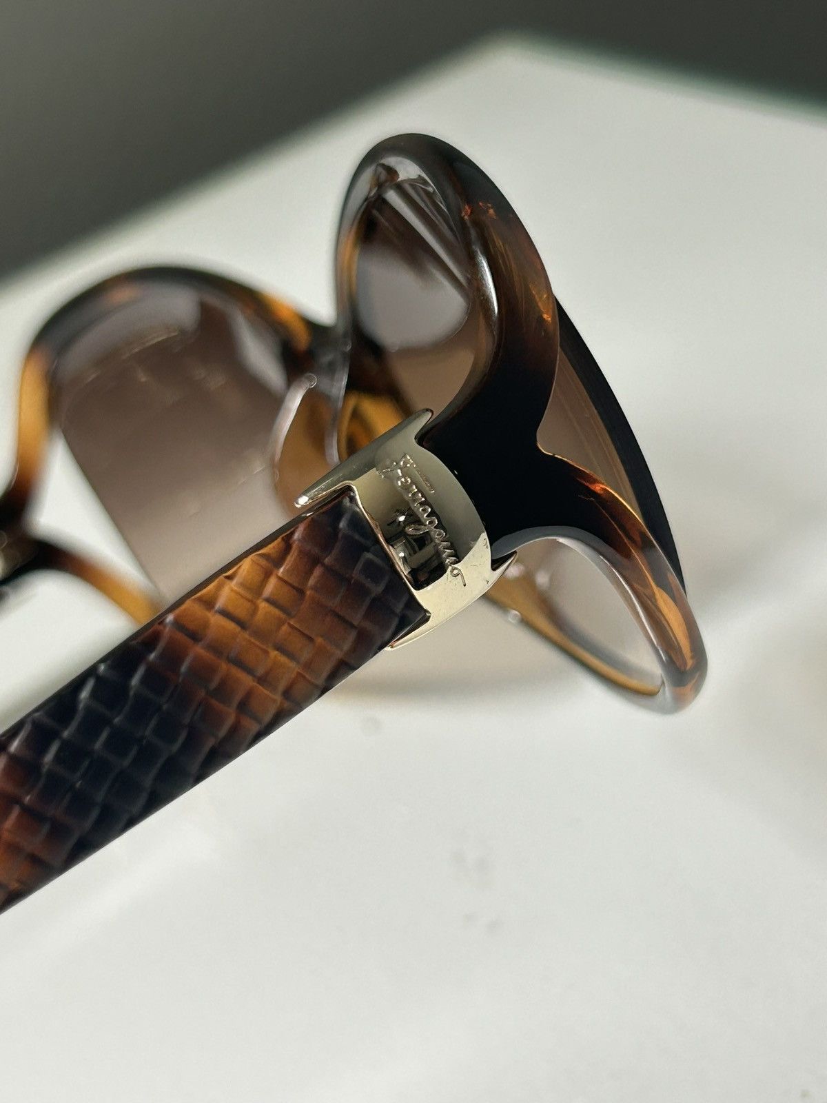 Salvatore Ferragamo Salvatore Ferragamo SF770SA Havana Brown Tortoise Sunglasses Size ONE SIZE - 7 Thumbnail