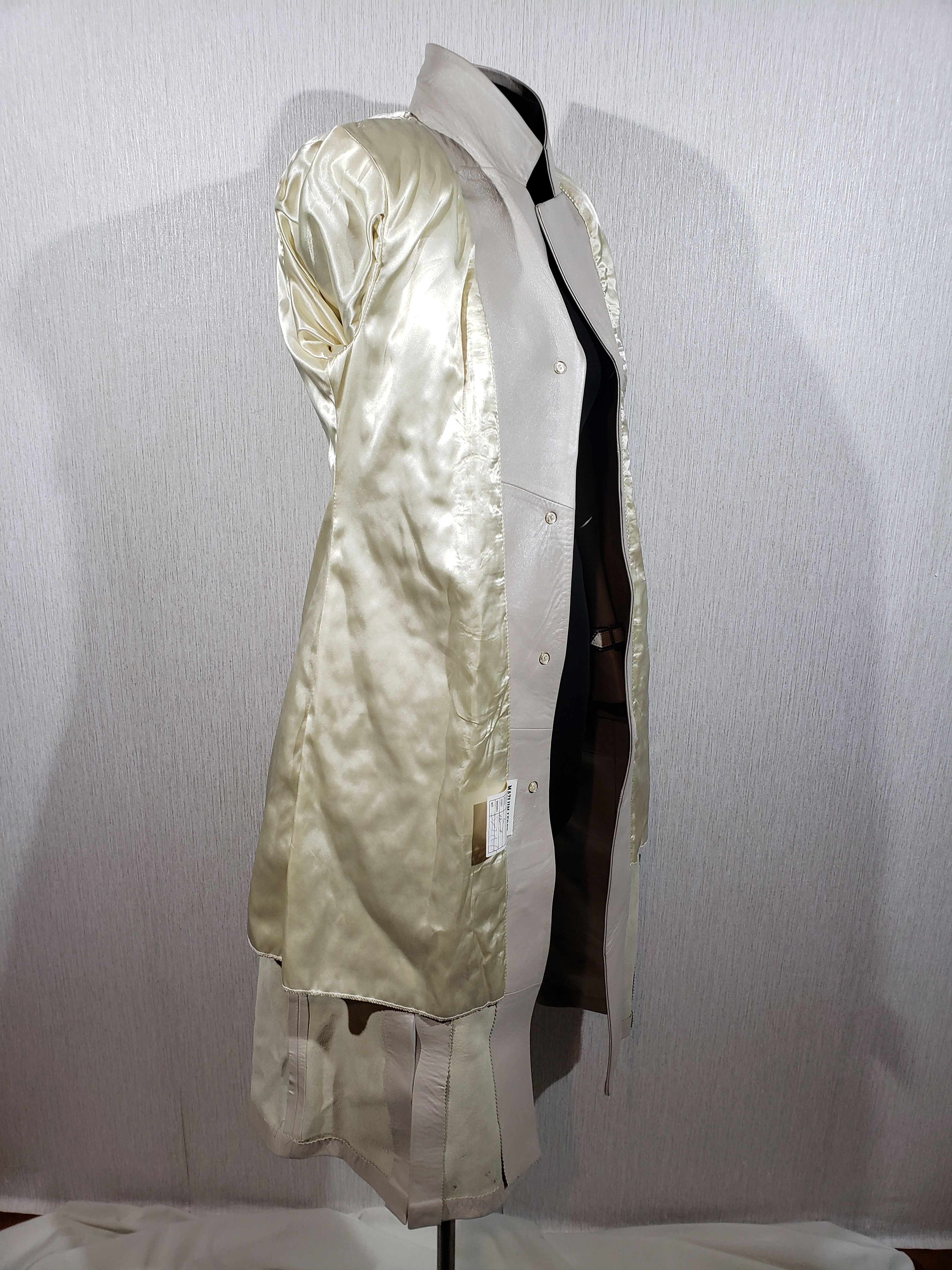Other Elegant women's long leather jacket. Size M / US 6-8 / IT 42-44 - 7 Thumbnail