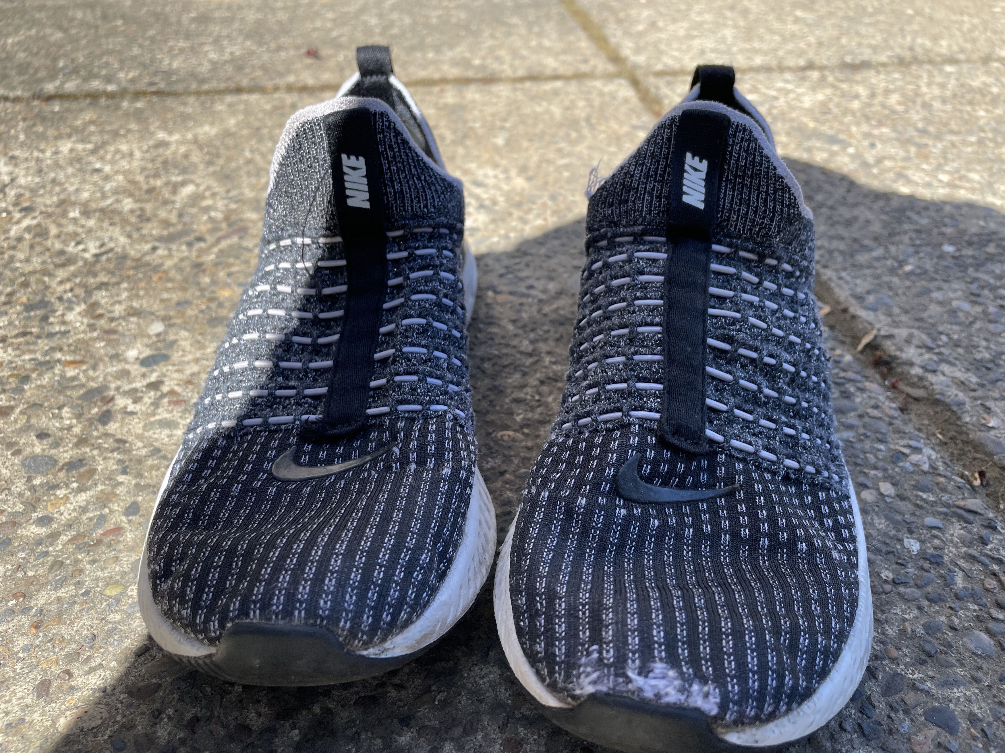 Nike Nike React Phantom Run Flyknit 2 Oreo - 6.5 Size US 6.5 / EU 39-40 - 3 Thumbnail