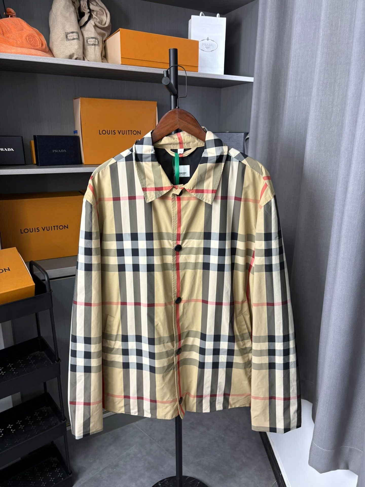 Burberry Burberry Plaid Light Jacket XL Men Size US XL / EU 56 / 4 - 1 Thumbnail