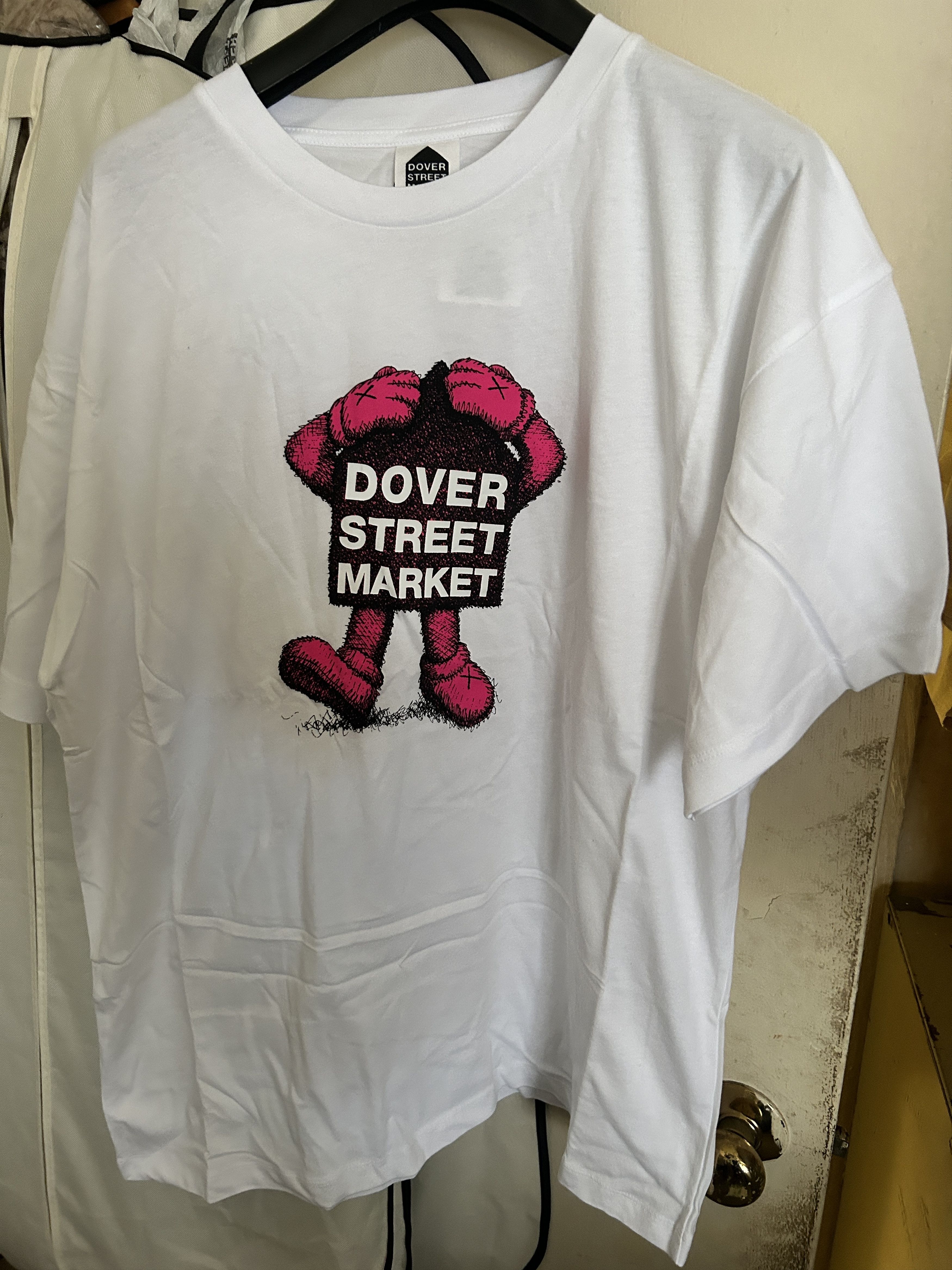 Fluro Rebellion Kaws (カウズ) x Dover Street Market T-Shirt Pink