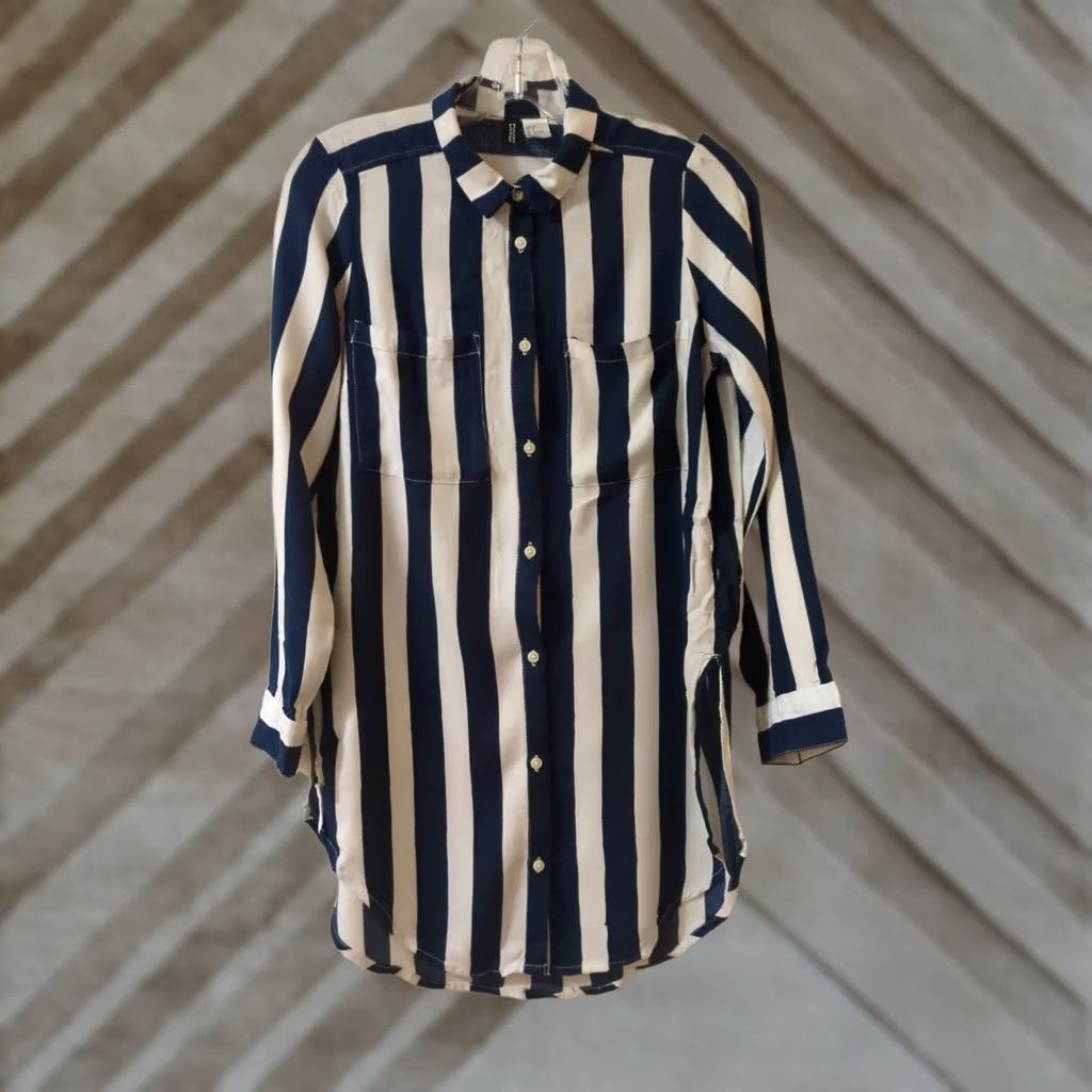 H&M VINTAGE Divided Blue & White Shirt - Women’s Long Sleeve Button-Up - Size 6 - 100% Viscose - Casual Shirt Size M / US 6-8 / IT 42-44 - 1 Thumbnail
