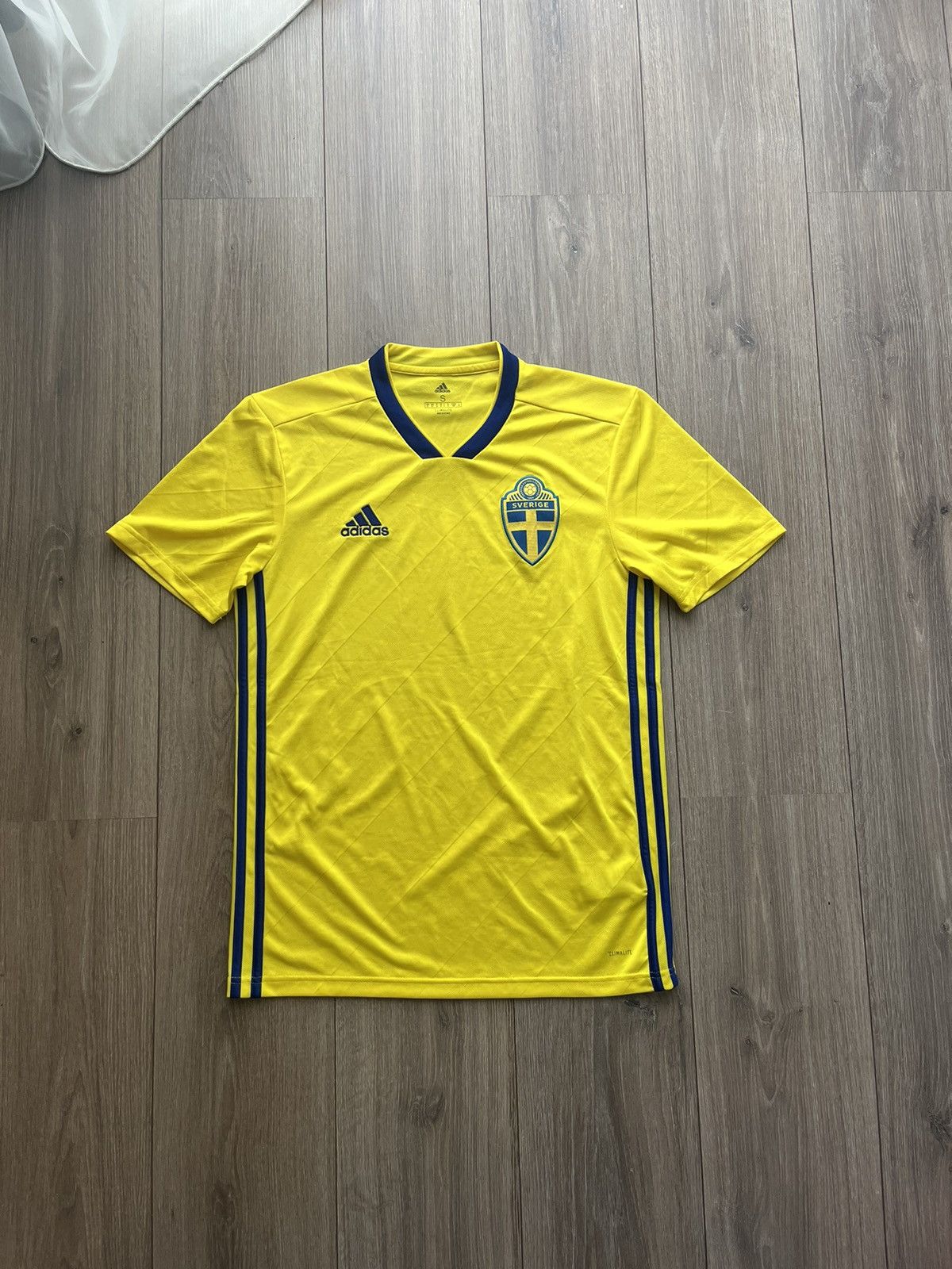 Adidas Adidas 2018-20 Sweden Home Shirt Size US S / EU 44-46 / 1 - 1 Thumbnail