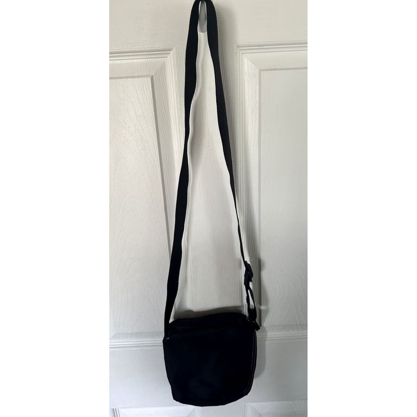 Nike VINTAGE NIKE Sling Bag Unisex Adults Mini Black Crossbody Shoulder Strap 90s Size ONE SIZE - 5 Thumbnail