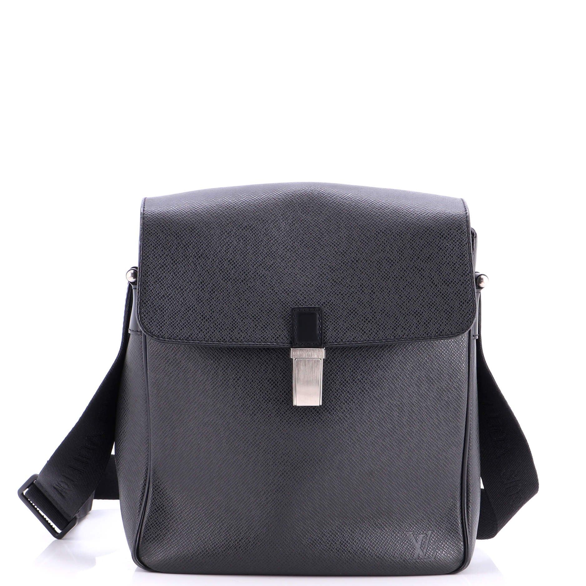 Louis Vuitton Yaranga Messenger Bag Size ONE SIZE - 1 Thumbnail