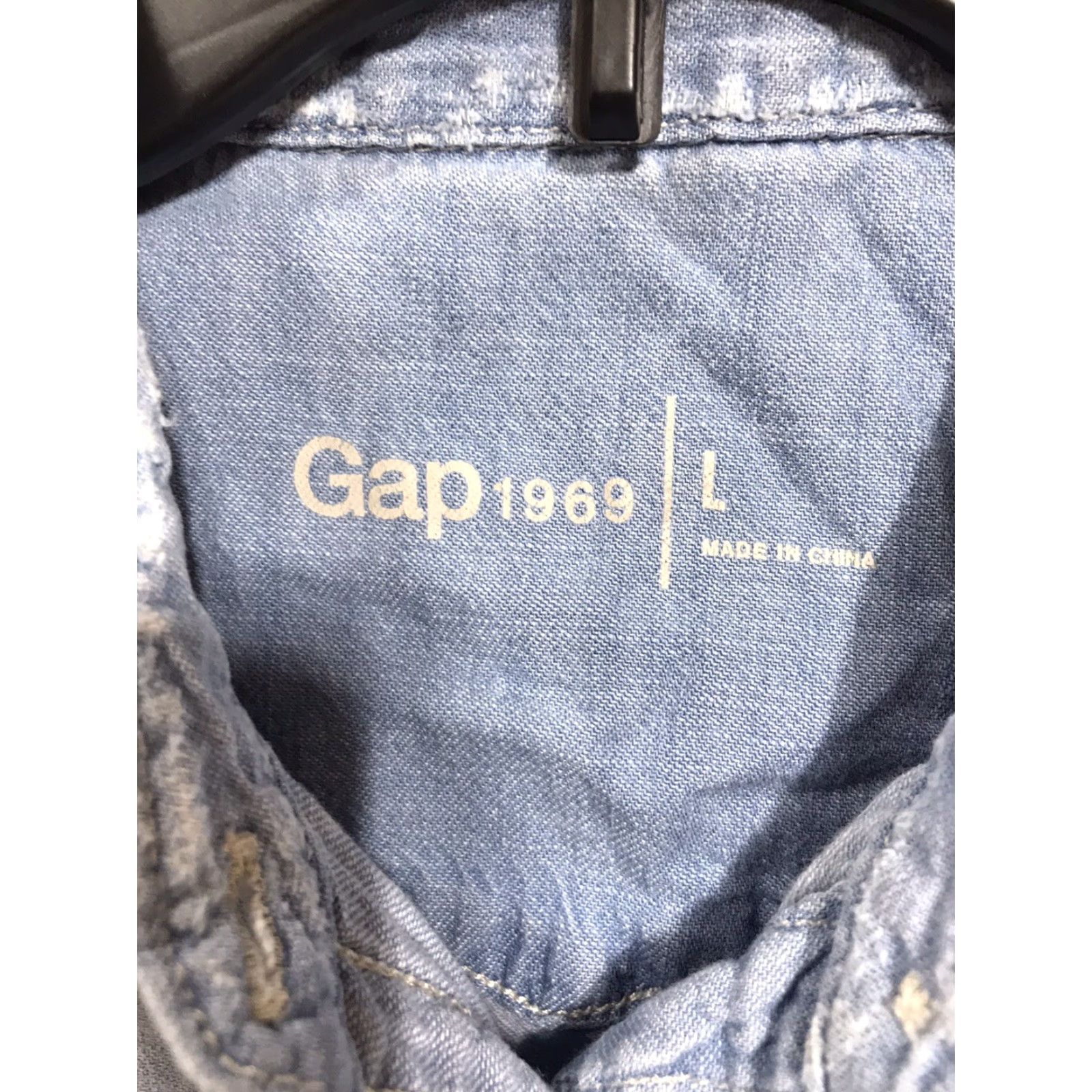 Gap Vintage Gap 1969 Denim Shirt Women’s Size L Blue Casual Button-Up Long Sleeve Size L / US 10 / IT 46 - 2 Thumbnail