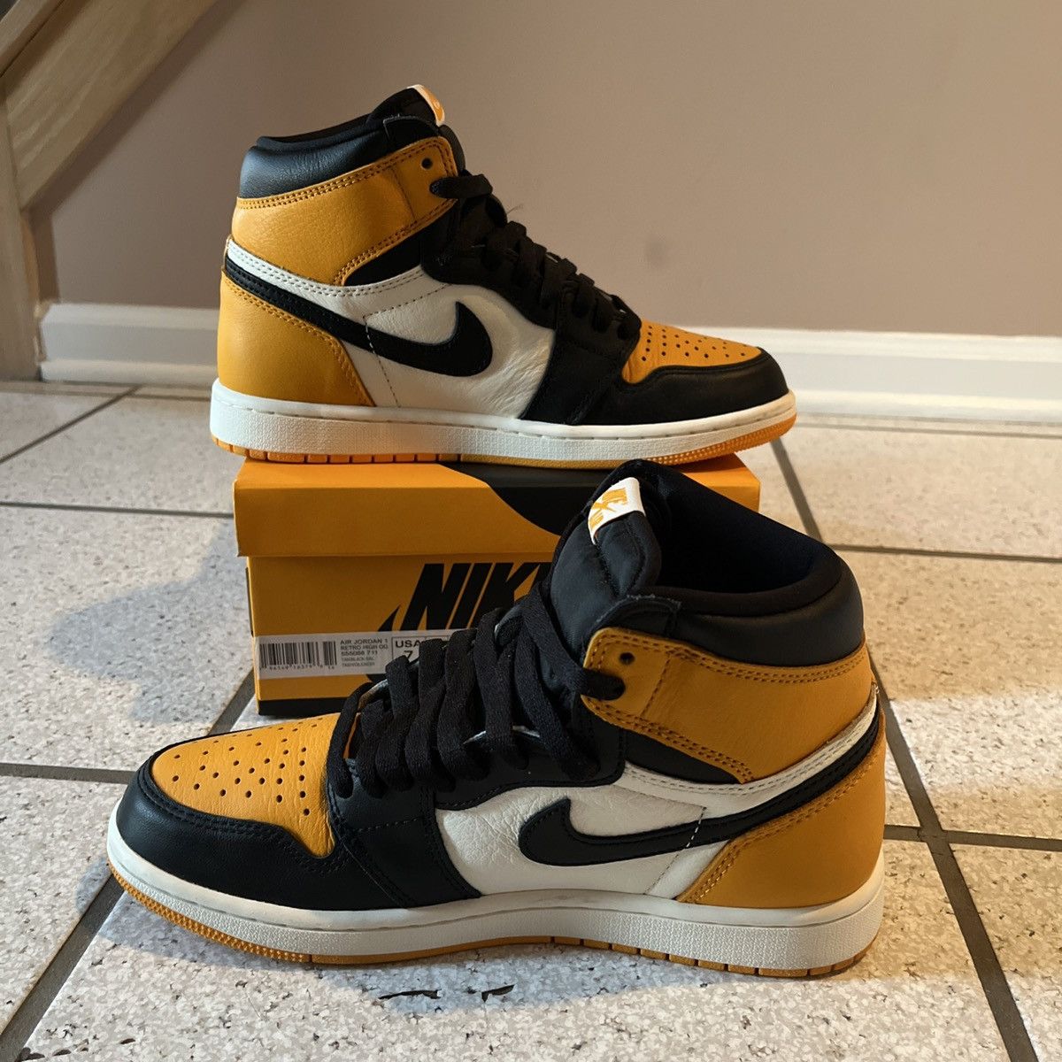 Jordan Brand Air Jordan 1 Retro High OG Taxi Size US 7 / EU 40 - 2 Thumbnail