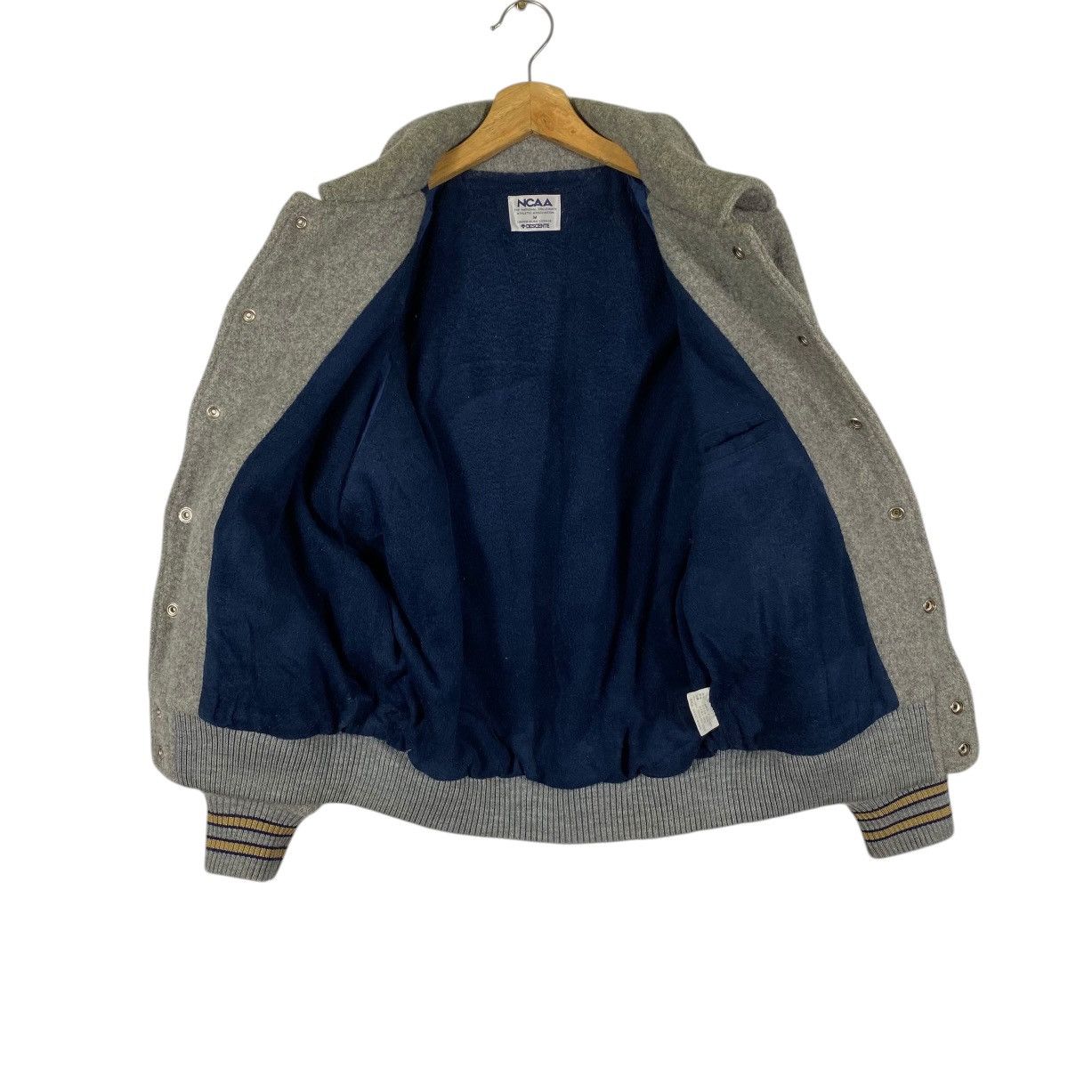 NCAA Vintage NCAA Varsity Wool Jacket M Size Grey Colour Size US M / EU 48-50 / 2 - 8 Thumbnail