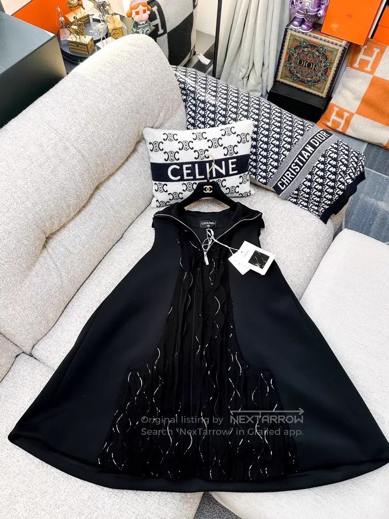 Chanel Chanel 25C Early Spring Vacation Series Black Half-high Co Size XS / US 0-2 / IT 36-38 - 2 Thumbnail
