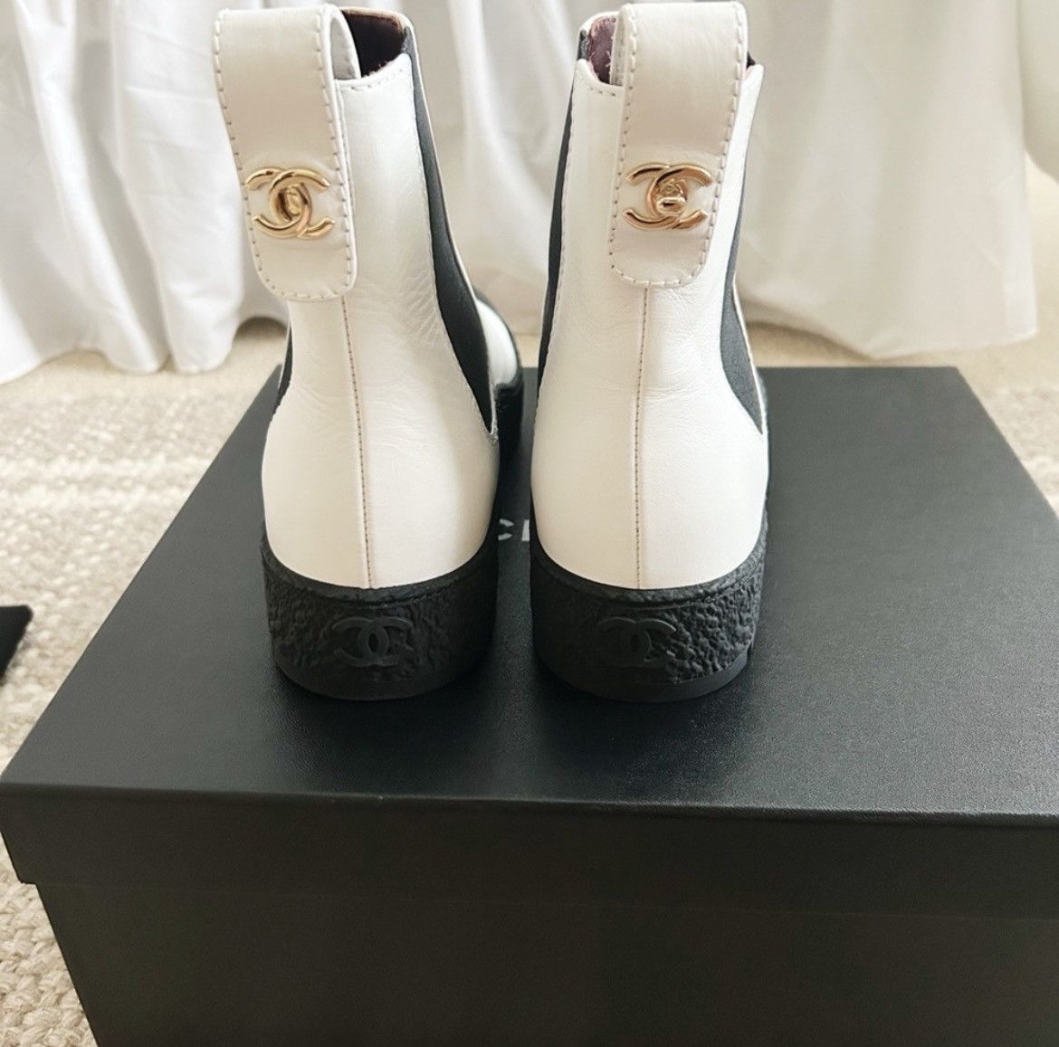 Chanel Chanel CC Turnlock White Leather Boots Size US 6 / IT 36 - 5 Thumbnail