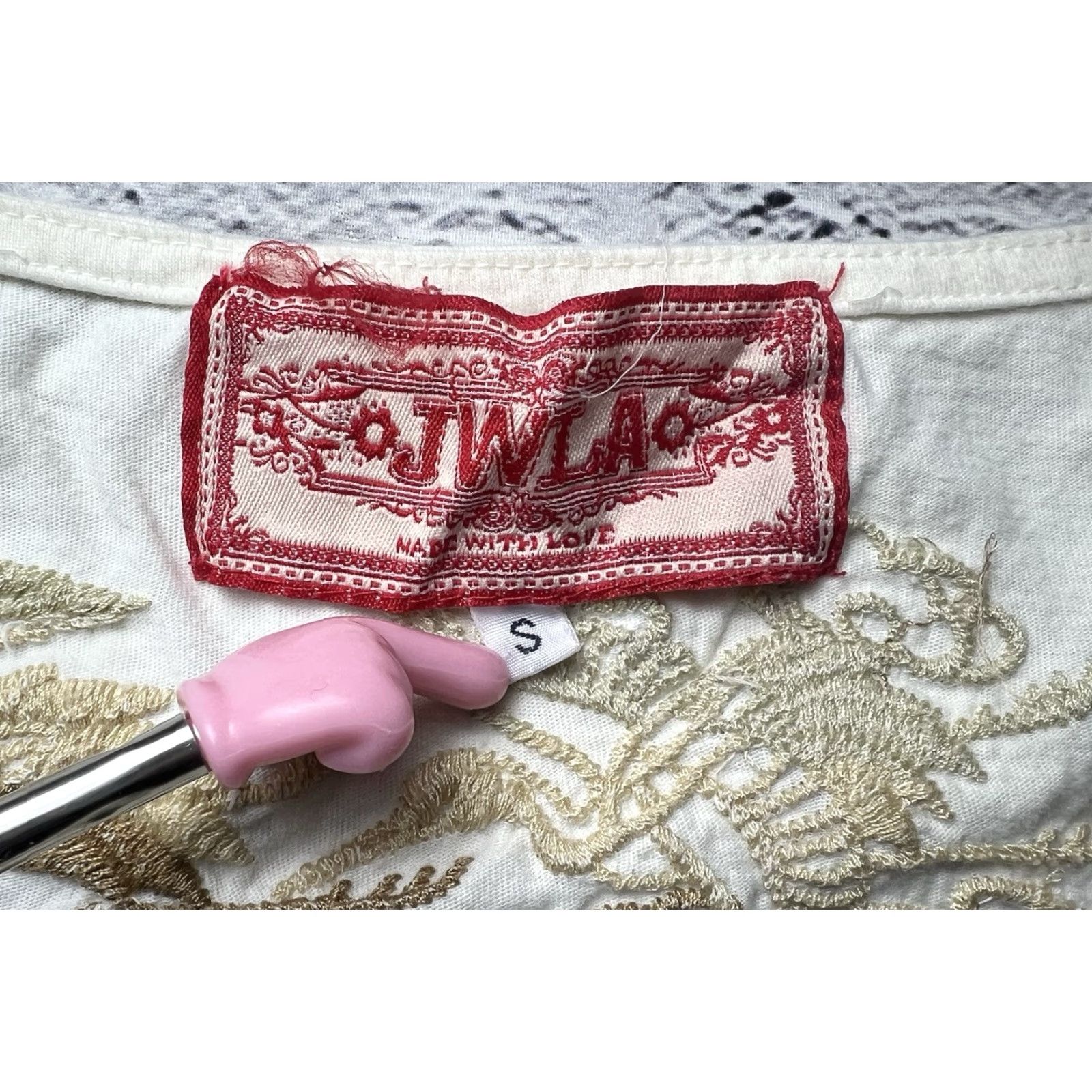 Johnny Was Johnny Was T-Shirt Women Small Pink Embroidered Floral Peasant Long Sleeve Size S Vintage? Size S / US 4 / IT 40 - 5 Thumbnail