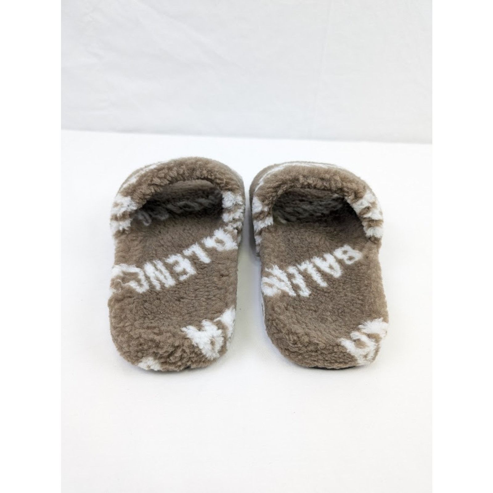 Balenciaga o1rshd1 All Over Logo Furry Slides in Dark Mink Grey/White Size US 11 / IT 41 - 20 Thumbnail