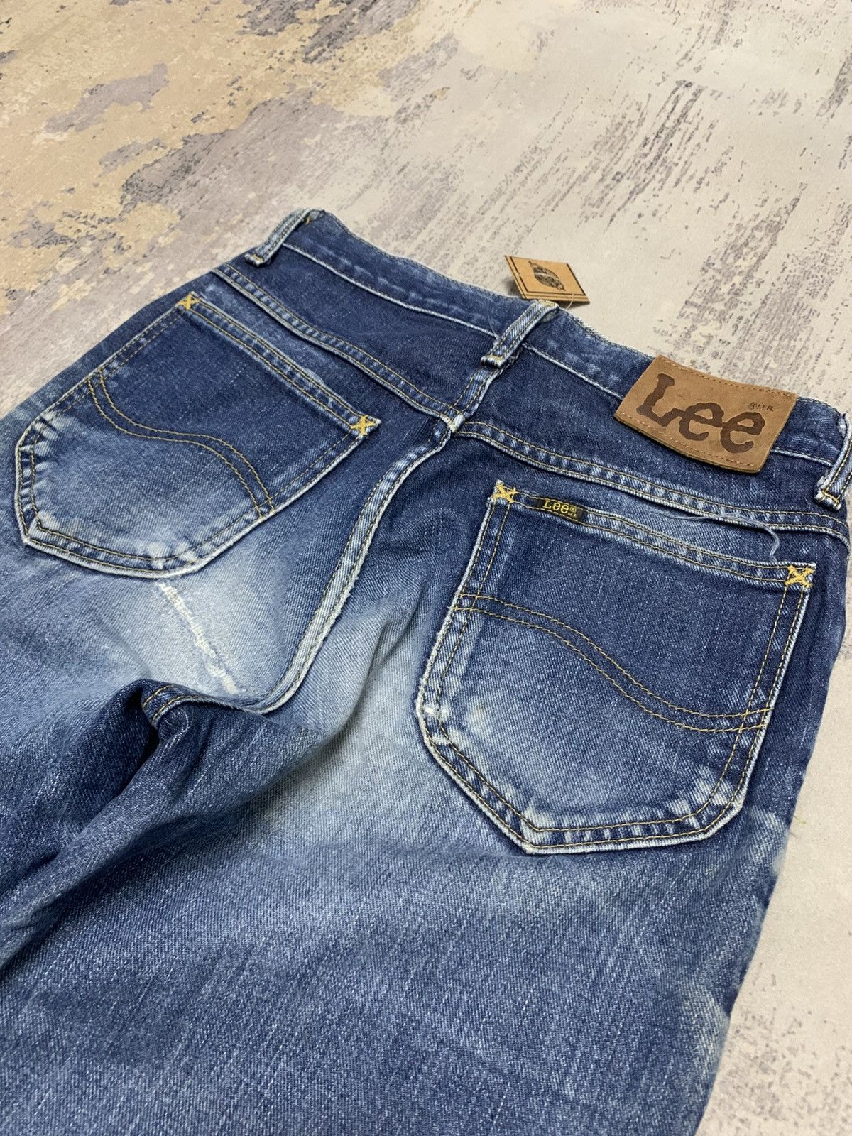 Japanese Brand Vintage Lee Distressed Faded Blue Straight Leg Jeans 27 Size US 27 - 9 Thumbnail
