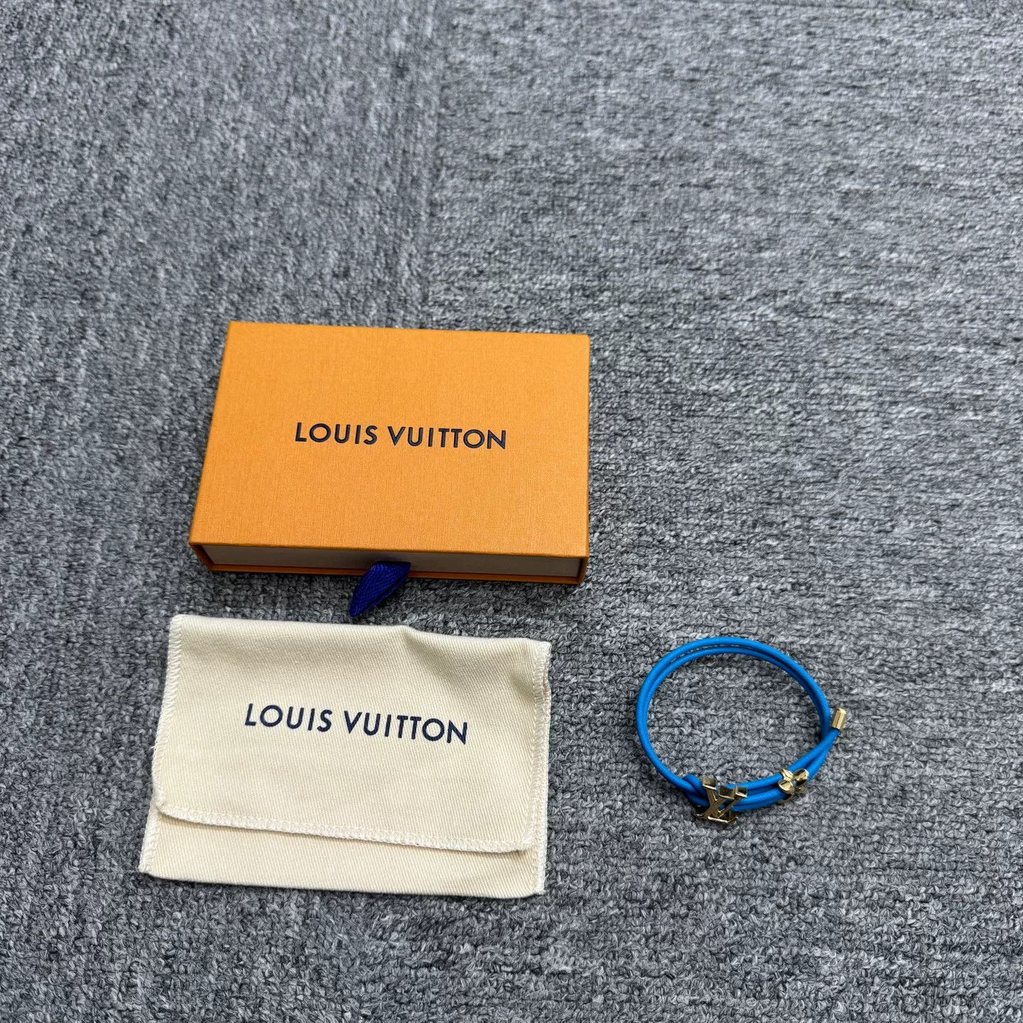 Louis Vuitton Louis Vuitton LV Bloom Bracelet Size ONE SIZE - 1 Thumbnail