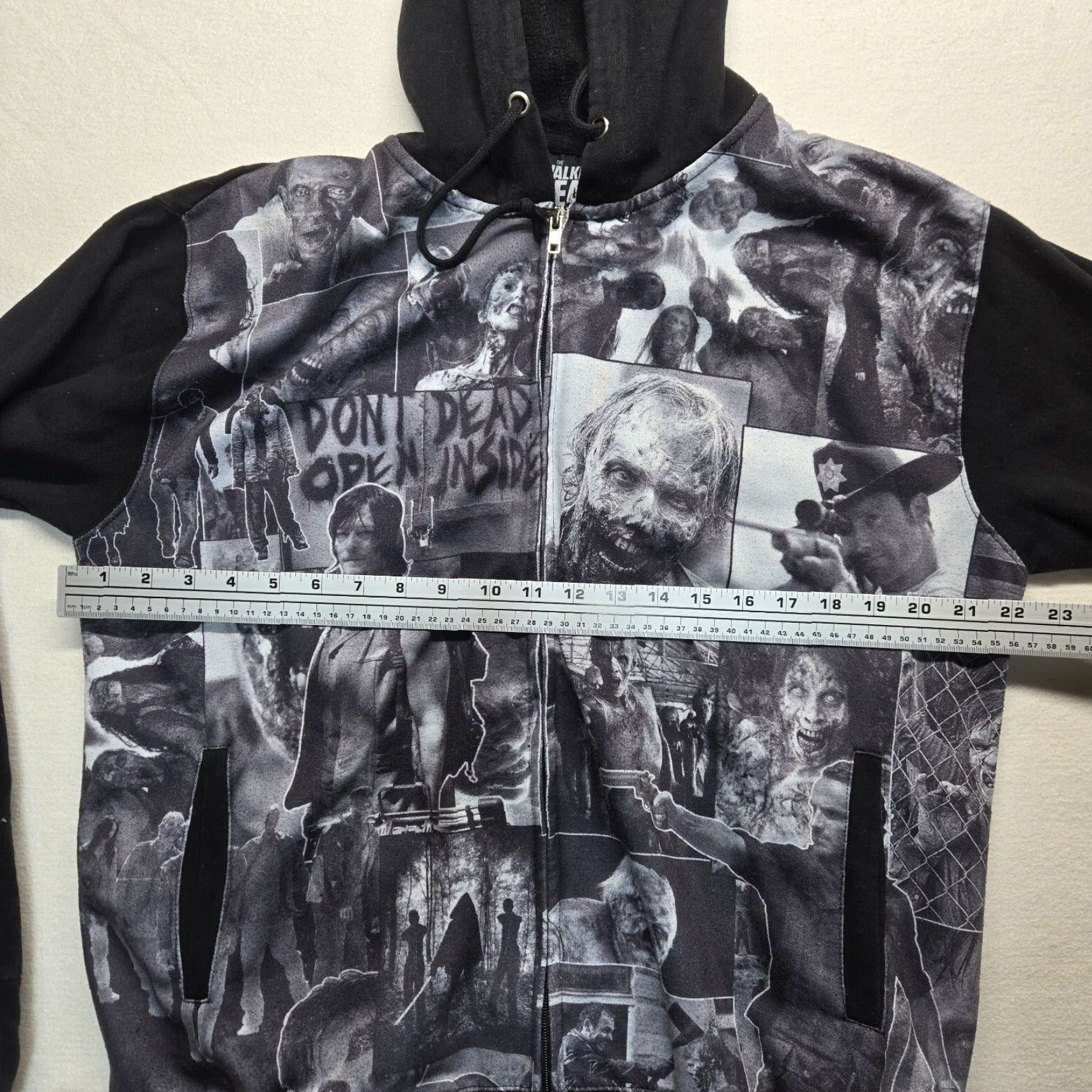 Vintage VINTAGE The Walking Dead Hoodie Daryl Image Sublimation ZIP Large Black Graphic Mens L Hoodie Size US L / EU 52-54 / 3 - 5 Thumbnail