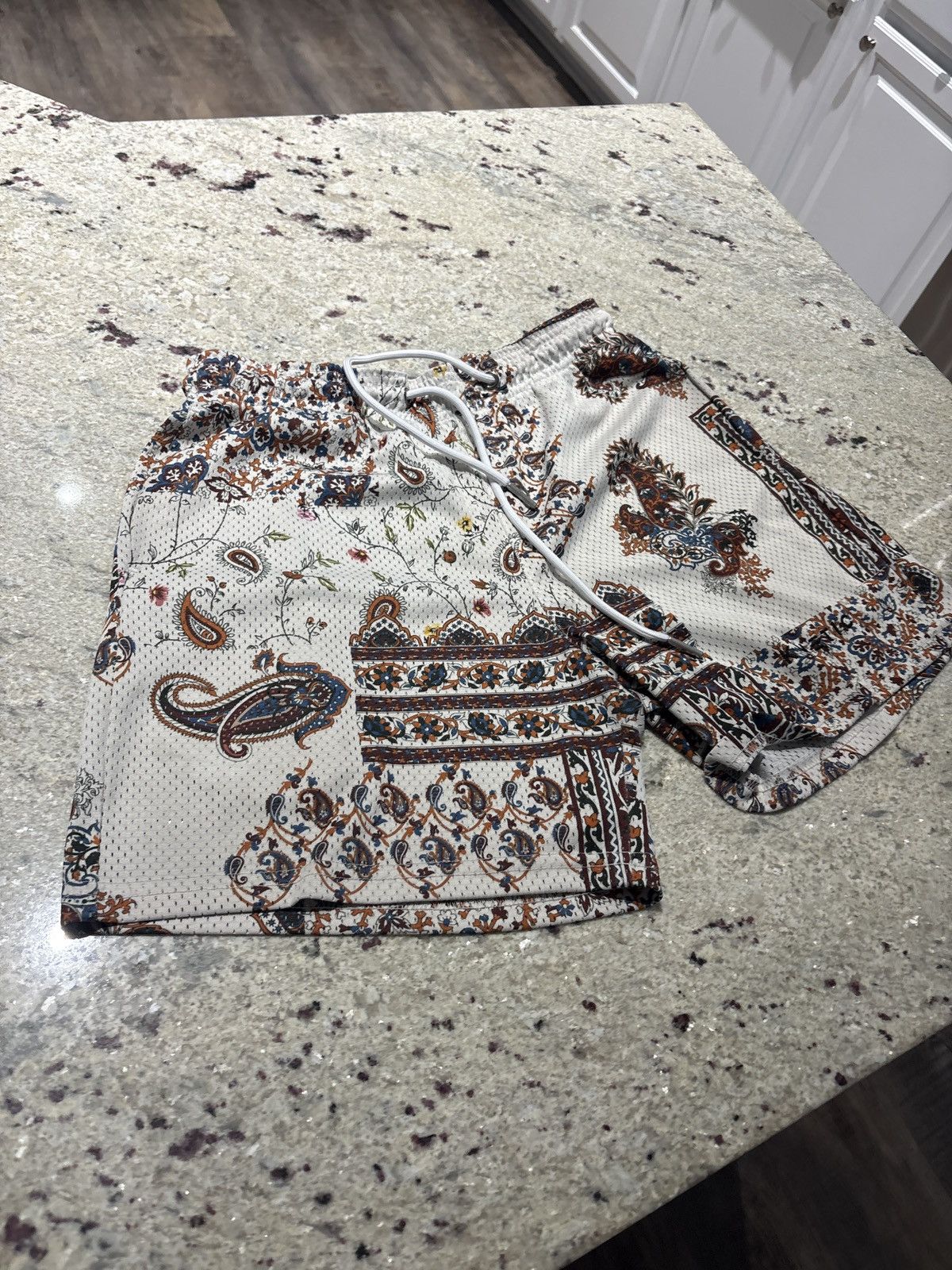Other Kinetic Kings White Pattern Shorts - Size S Size US 28 / EU 44 - 1 Thumbnail