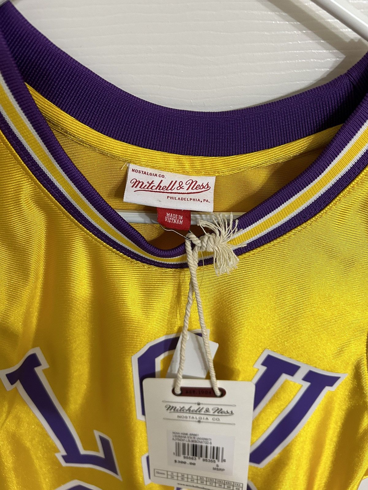 Mitchell & Ness Shaquille O’Neal LSU Authentic Mitchell & Ness Jersey! Size US S / EU 44-46 / 1 - 4 Thumbnail