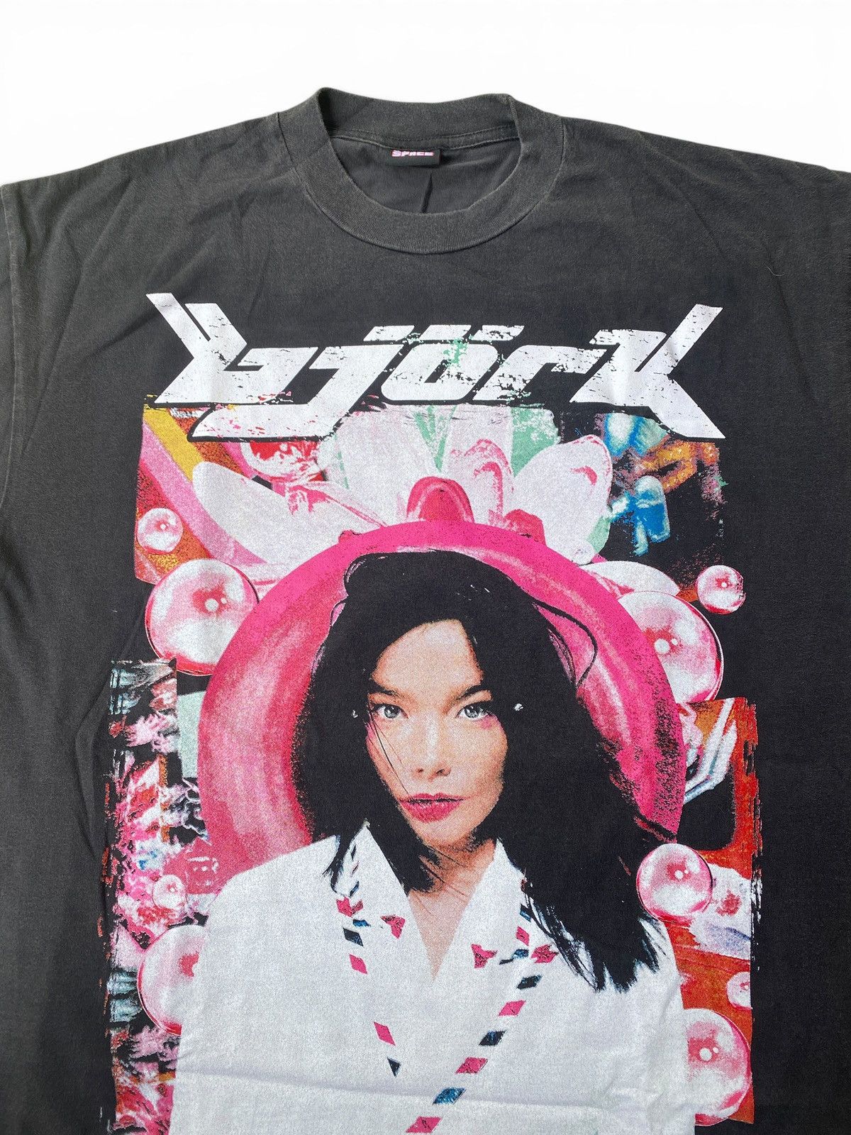 Japanese Brand Bootleg Bjork Post Album Singer Tee Size US XL / EU 56 / 4 - 4 Thumbnail