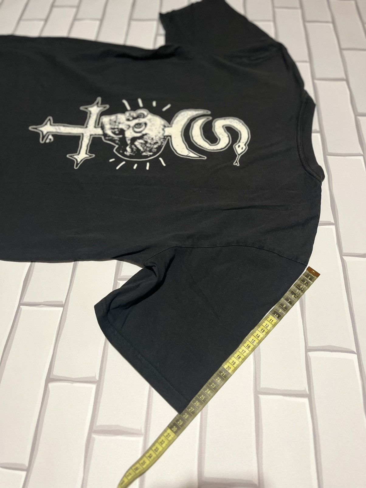 Quiksilver Quiksilver Vintage Skull Snake Cross Graphic T-Shirt Size US XL / EU 56 / 4 - 14 Thumbnail