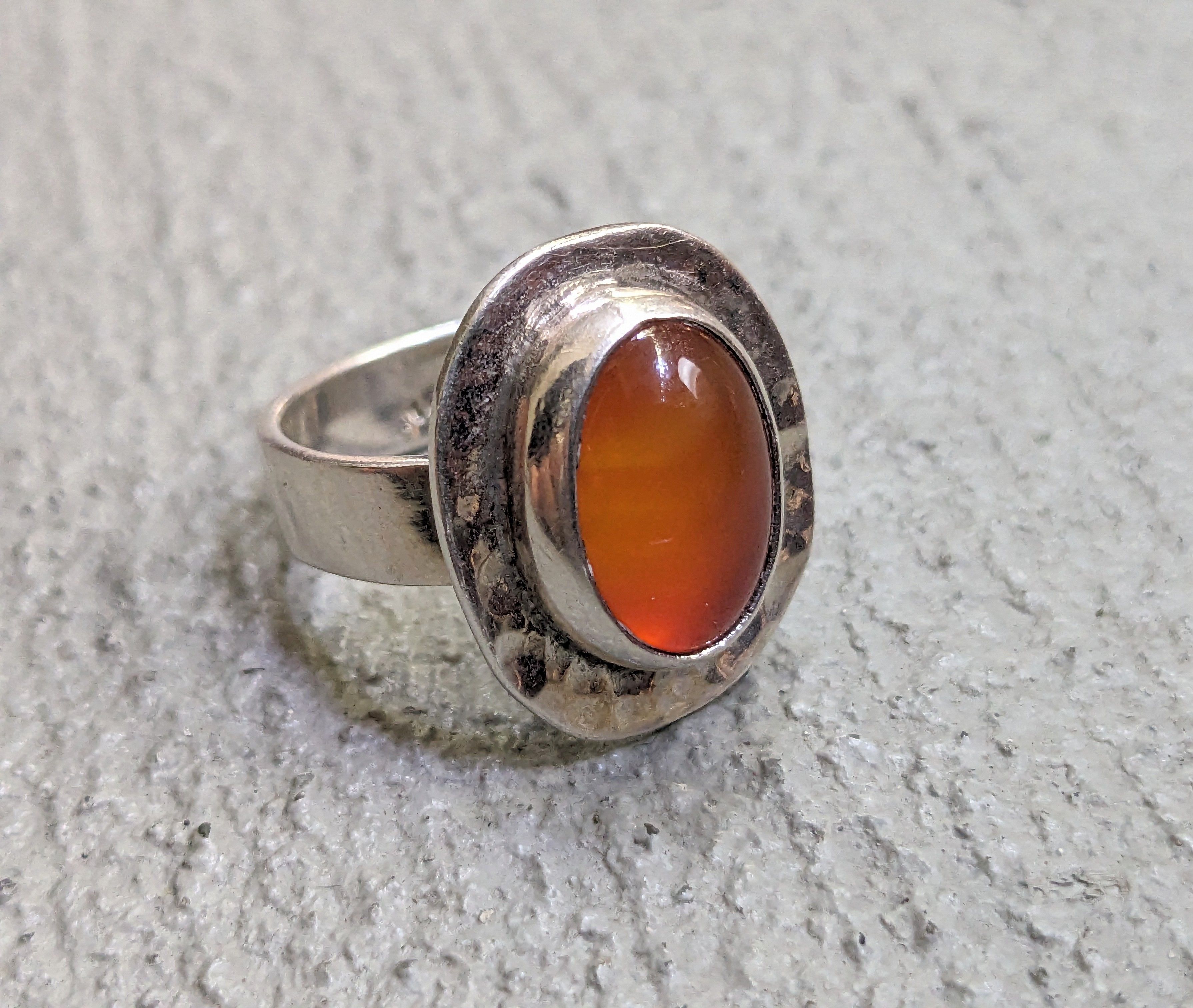 Jewelry × Vintage Vintage Sterling Silver Ring Orange Carnelian 8.25 Hammered Size ONE SIZE - 4 Thumbnail