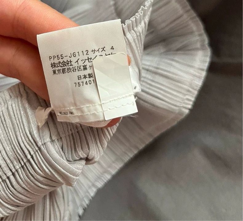 Issey Miyake Issey Miyake size:4 Light grey pleated skirt Size 31" - 4 Thumbnail