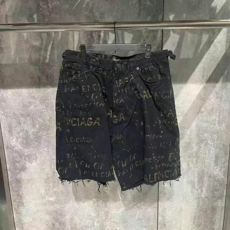 Balenciaga Balenciaga size L Graffiti Print Shorts Size US 27 - 1 Thumbnail