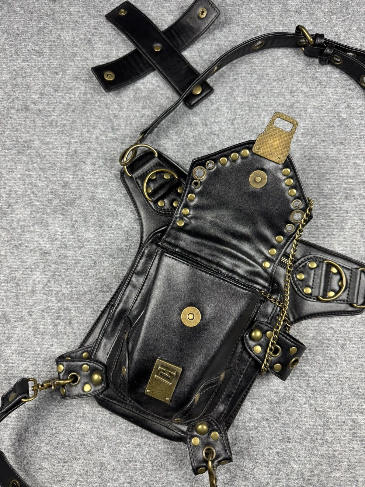 Japanese Brand Faux leather Avant Garde leg bag Size ONE SIZE - 8 Thumbnail