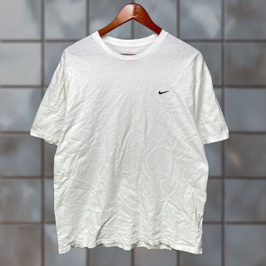 Nike VINTAGE Nike Swoosh Y2K T Shirt Large Nike Air White Cotton Mens Short Sleeve Crew Neck 2000s Size US L / EU 52-54 / 3 - 1 Thumbnail