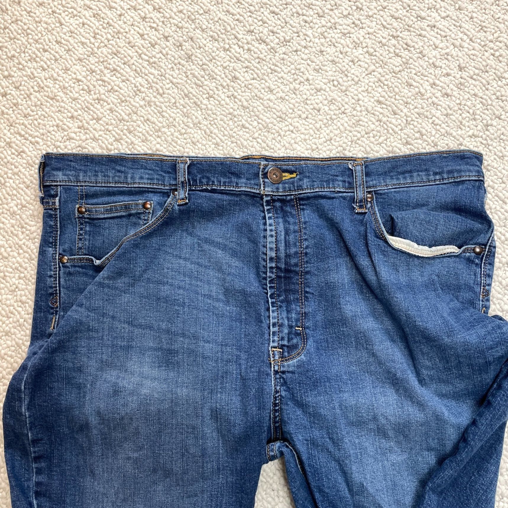 Wrangler Wrangler Jeans Regular Taper Mens Size 40 X 32 Medium Wash Denim High Rise Solid Size US 40 / EU 56 - 6 Thumbnail