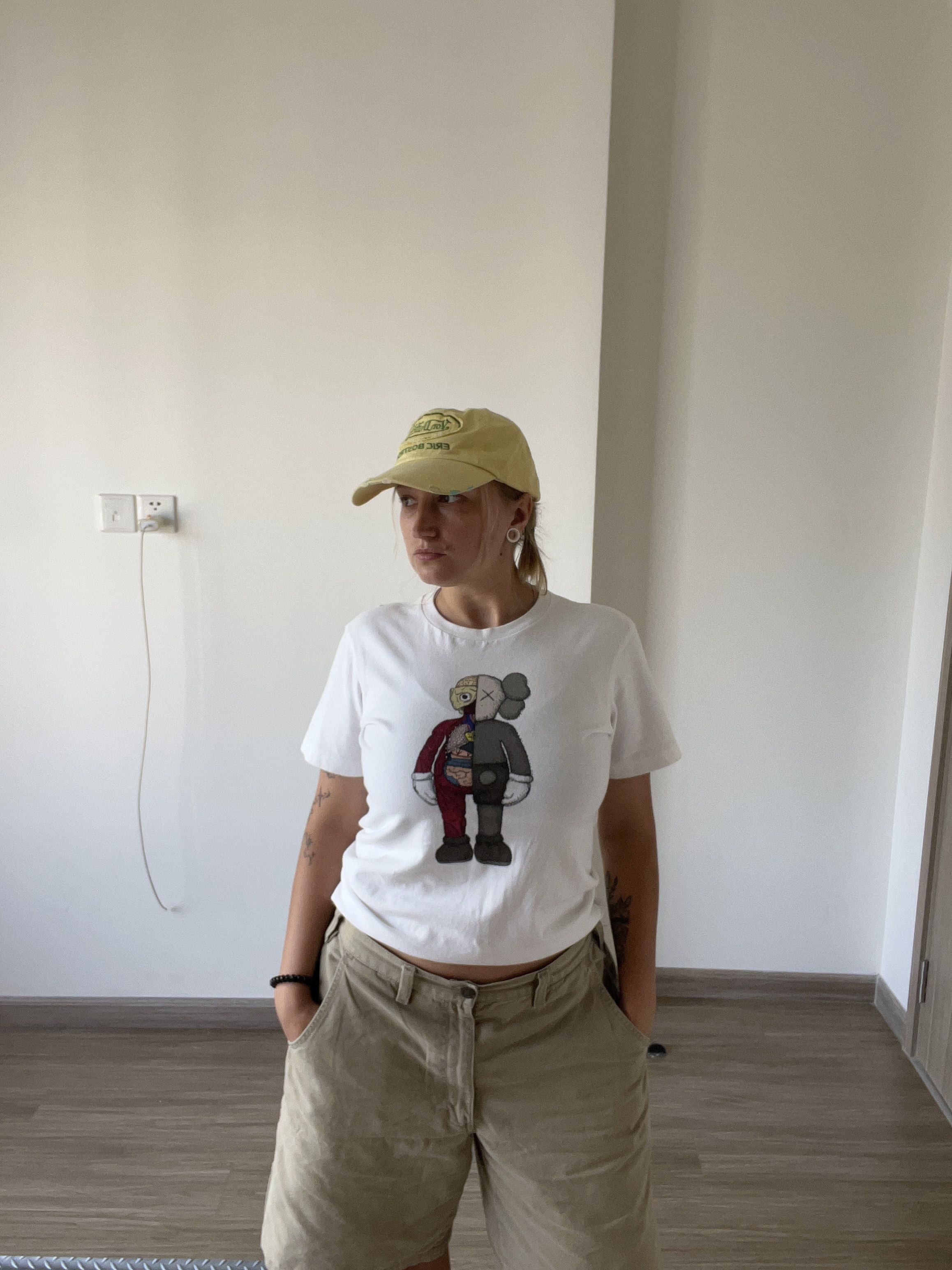 Uniqlo Uniqlo Kaws T-shirt Size US S / EU 44-46 / 1 - 5 Thumbnail