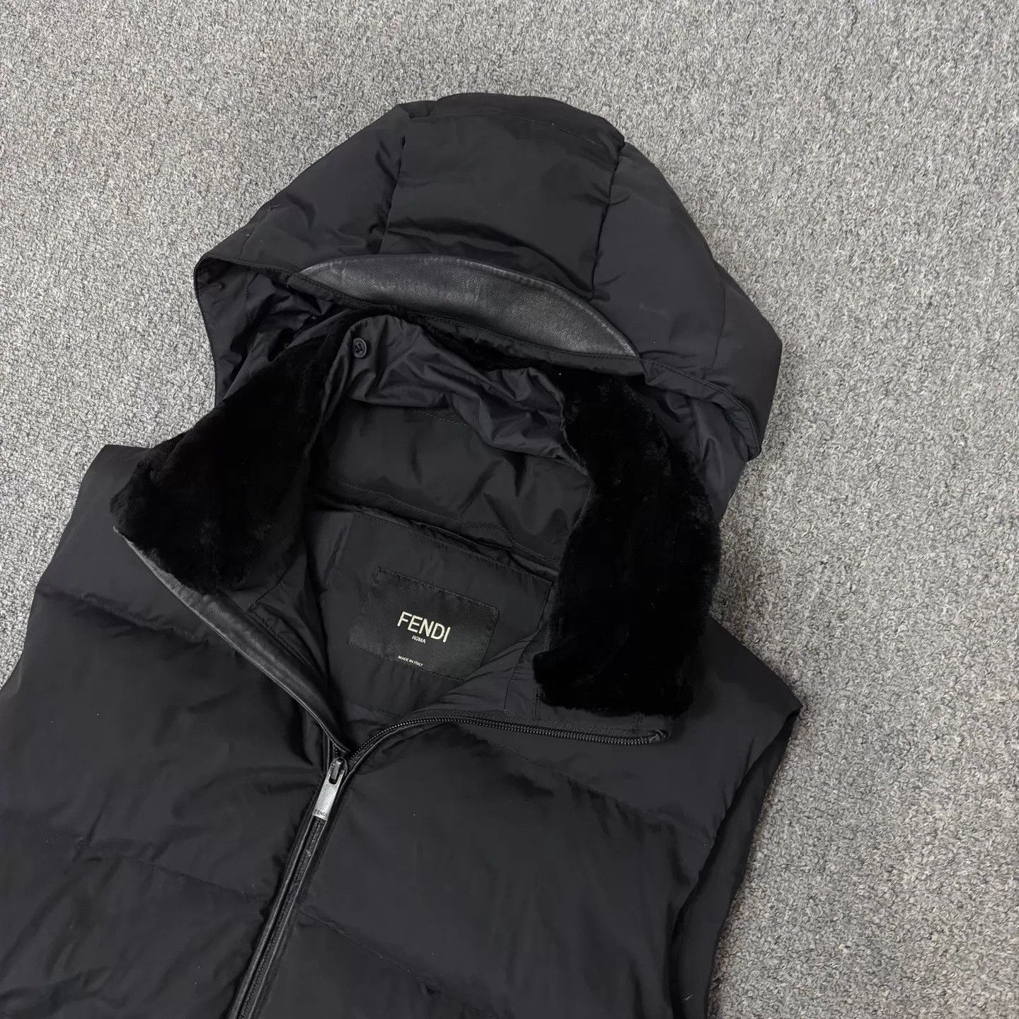 Fendi Fendi Karl Lagerfeld Black Puffer Vest 48 99 New Size US M / EU 48-50 / 2 - 3 Thumbnail
