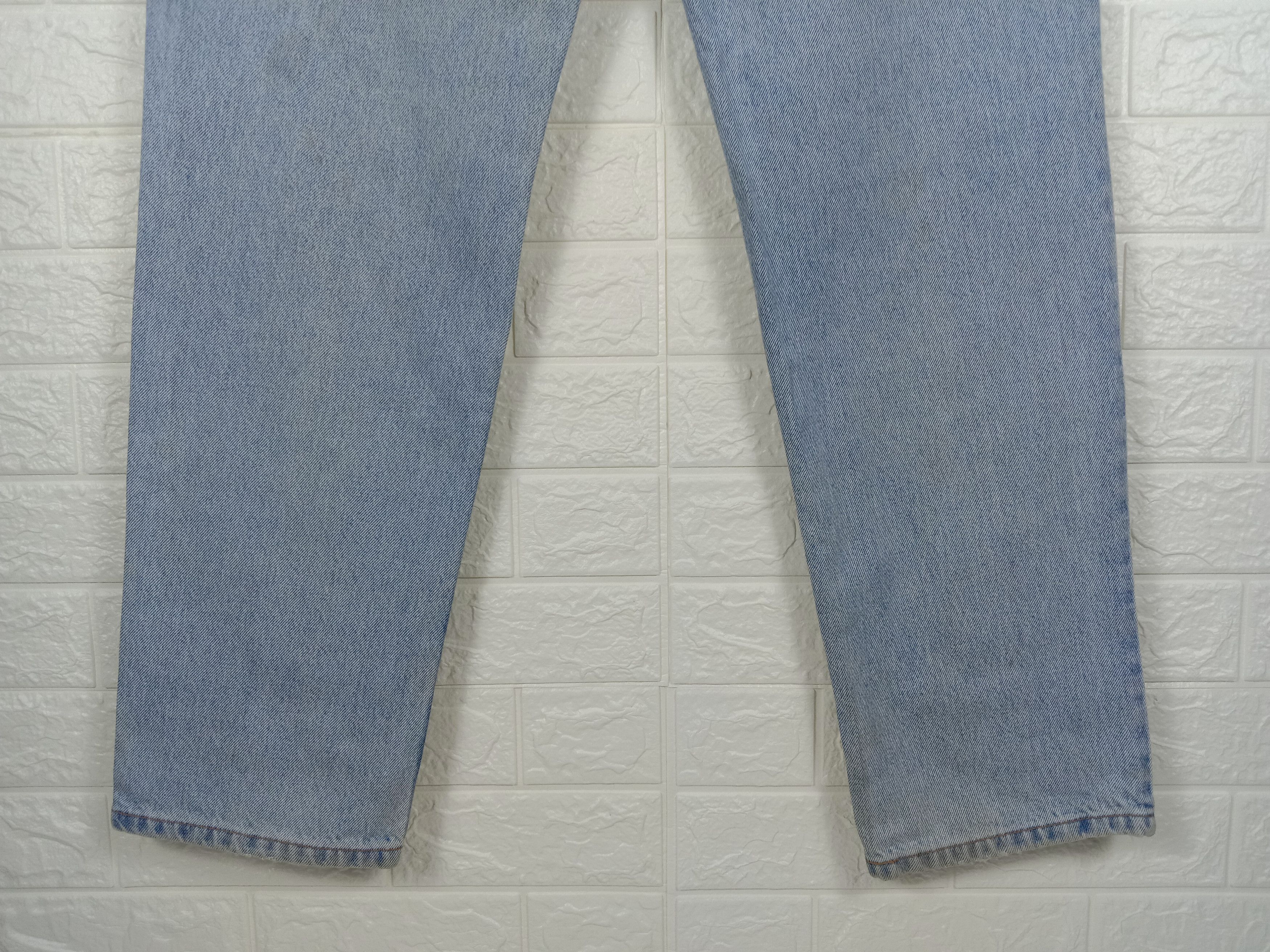 Levi's Vintage 90s Levi's 540 Jeans Light Wash Relaxed Fit Denim Size US 35 - 8 Thumbnail