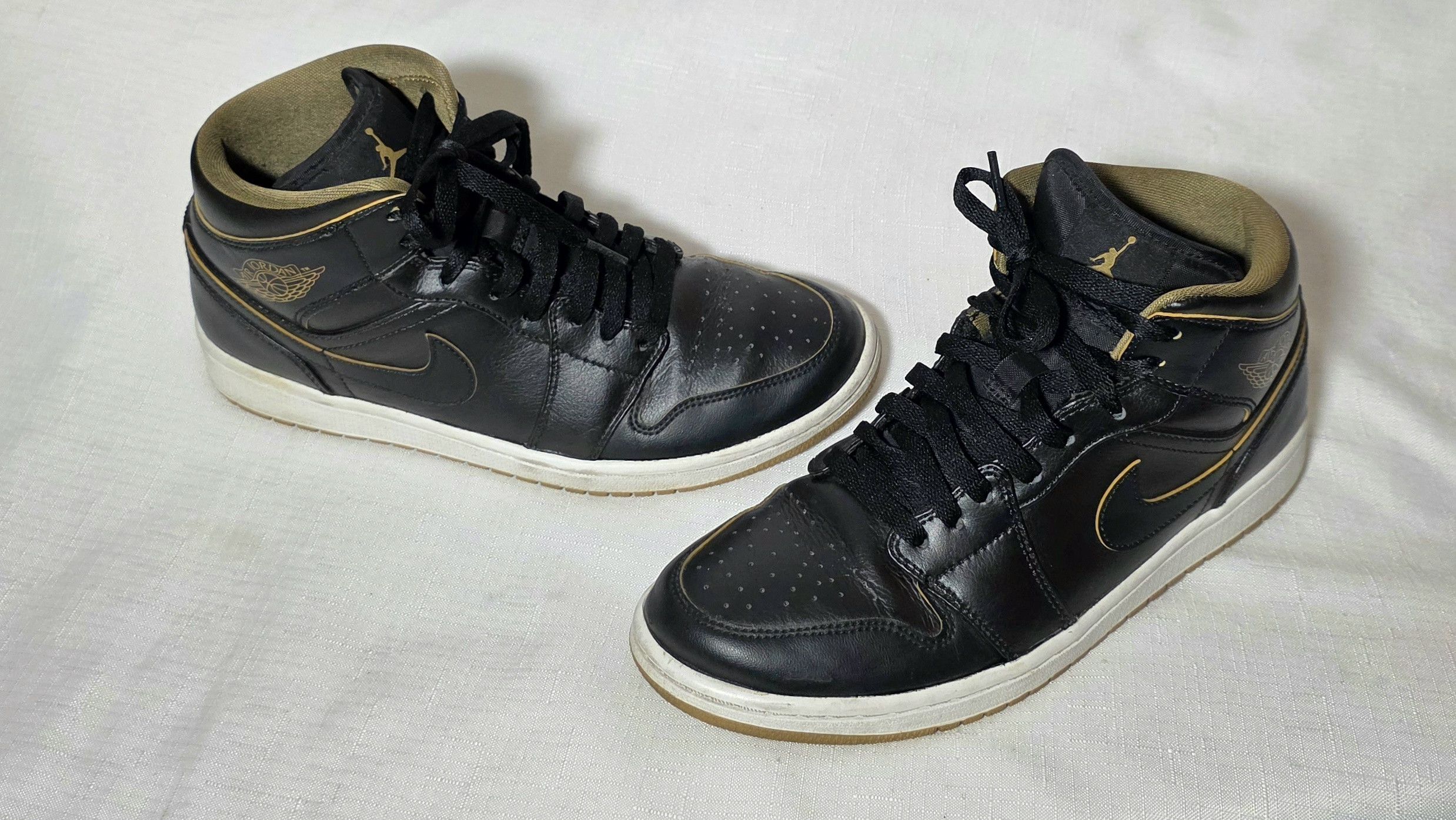 Jordan Brand Nike X Air Jordan 1 Mid Black Retro OG 2015 554724-042 8.5 Size US 8.5 / EU 41-42 - 2 Thumbnail