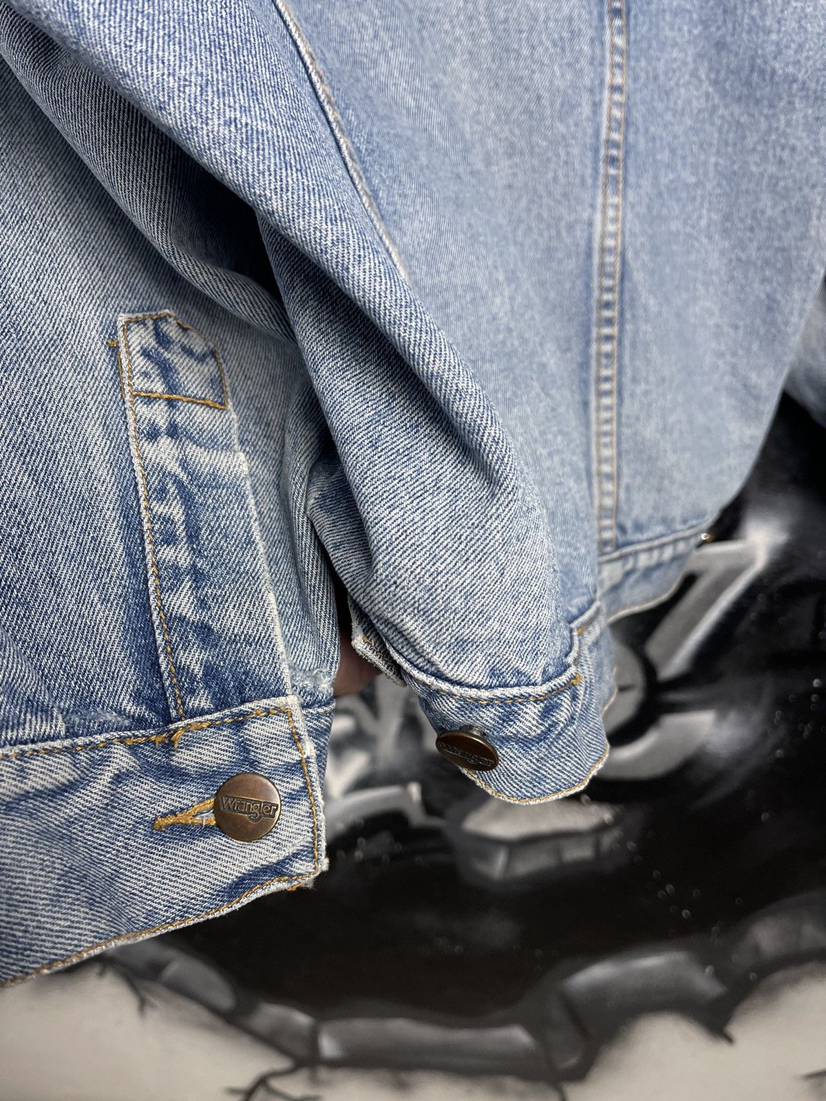 Wrangler Wrangler Vintage 80s Blue Distressed Denim Trucker Jeans Jacket Men’s Size Large Size US L / EU 52-54 / 3 - 13 Thumbnail