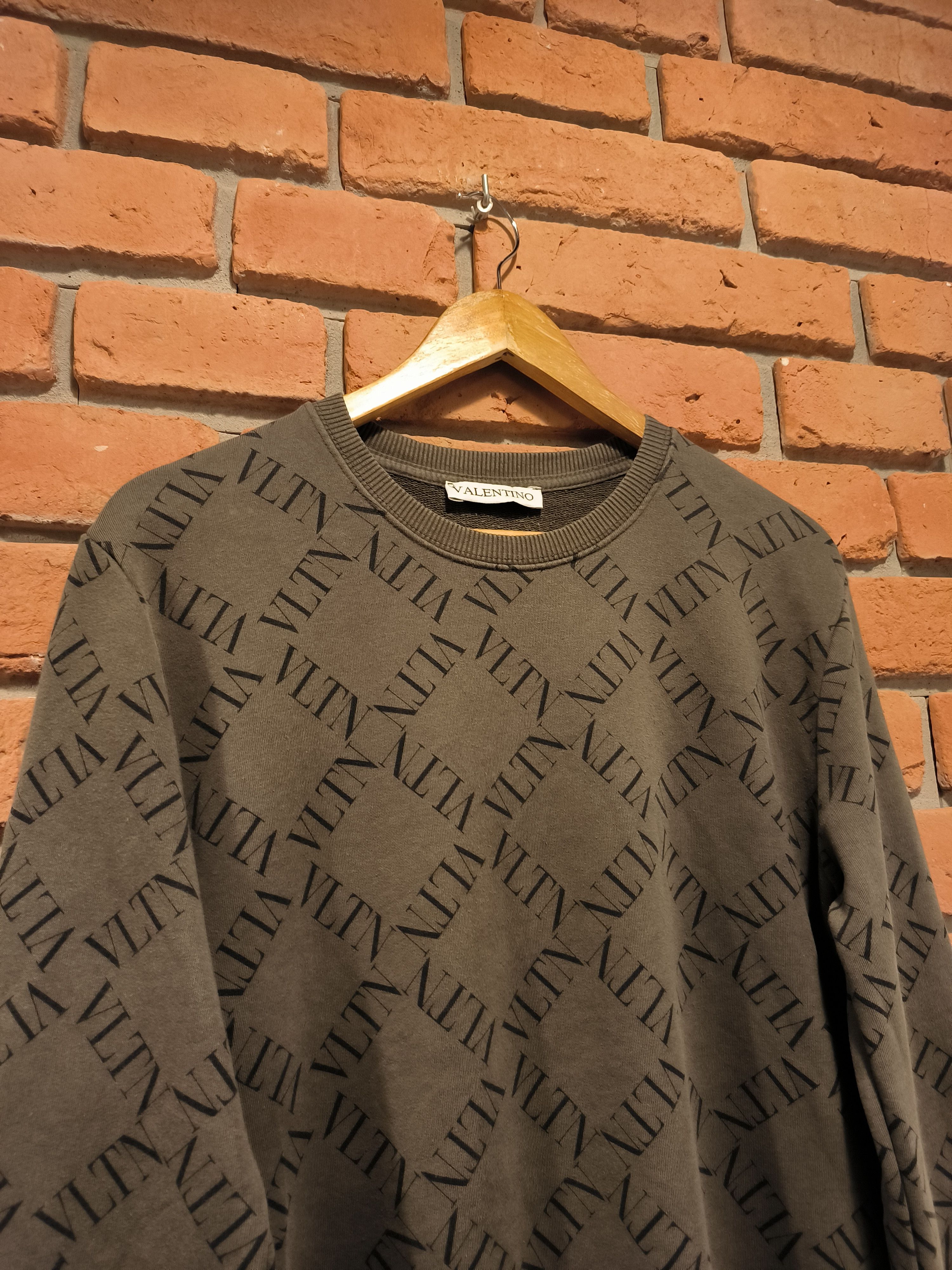 Valentino Valentino All Over Print Sweatshirt Crewneck Logo Spa Size US M / EU 48-50 / 2 - 3 Thumbnail