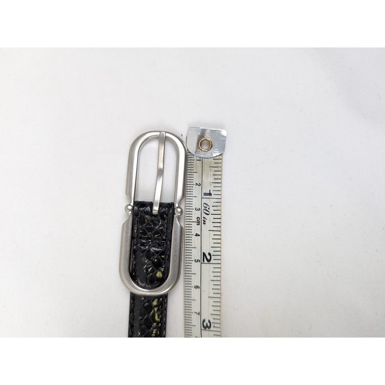 Saint Laurent Paris o1rshd1 Size: 100 / Embossed Leather Buckle Belt in Black Size 40 - 16 Thumbnail