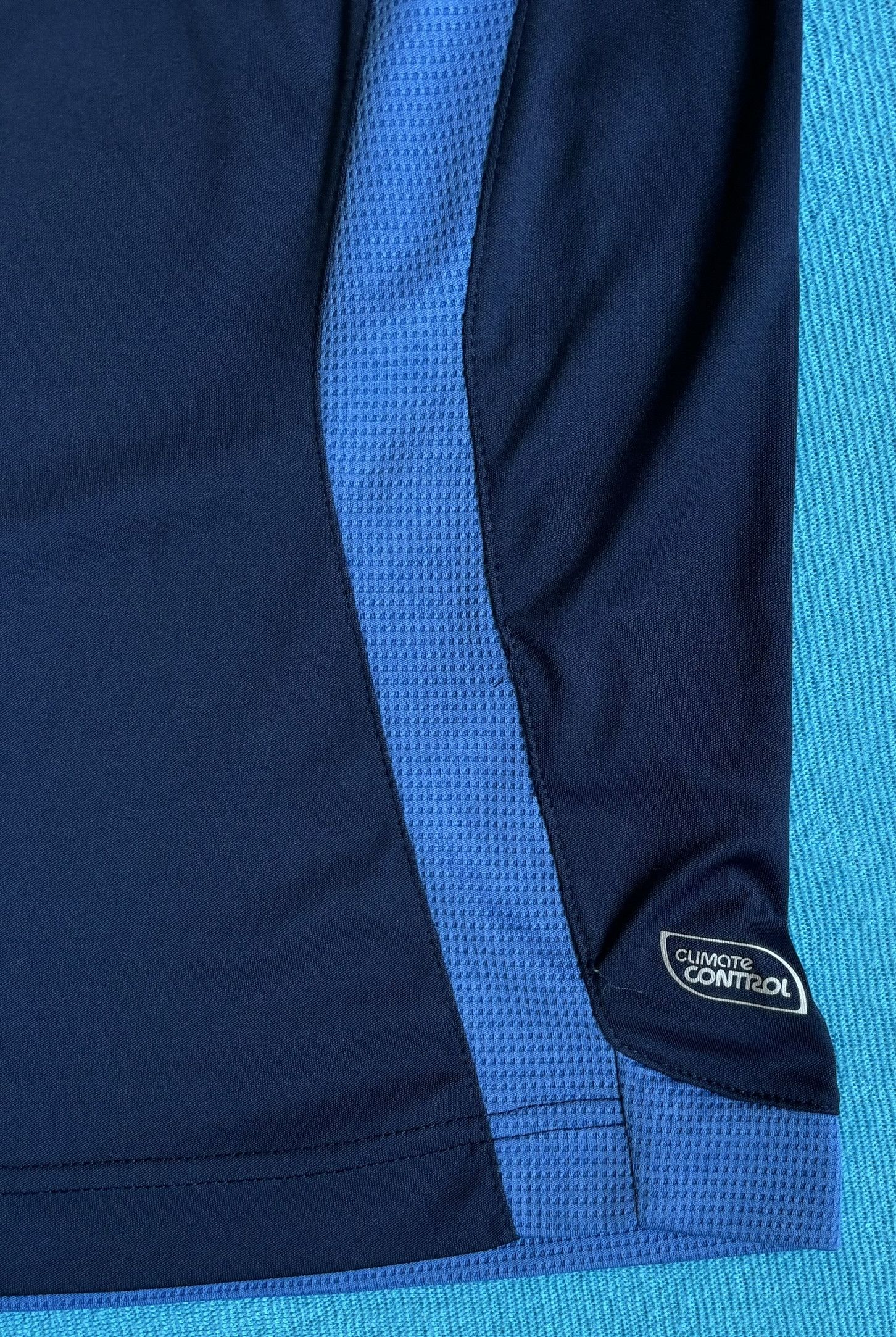 Umbro Sweden 2008 Umbro Oddset Training Jersey size. L Size US L / EU 52-54 / 3 - 11 Thumbnail