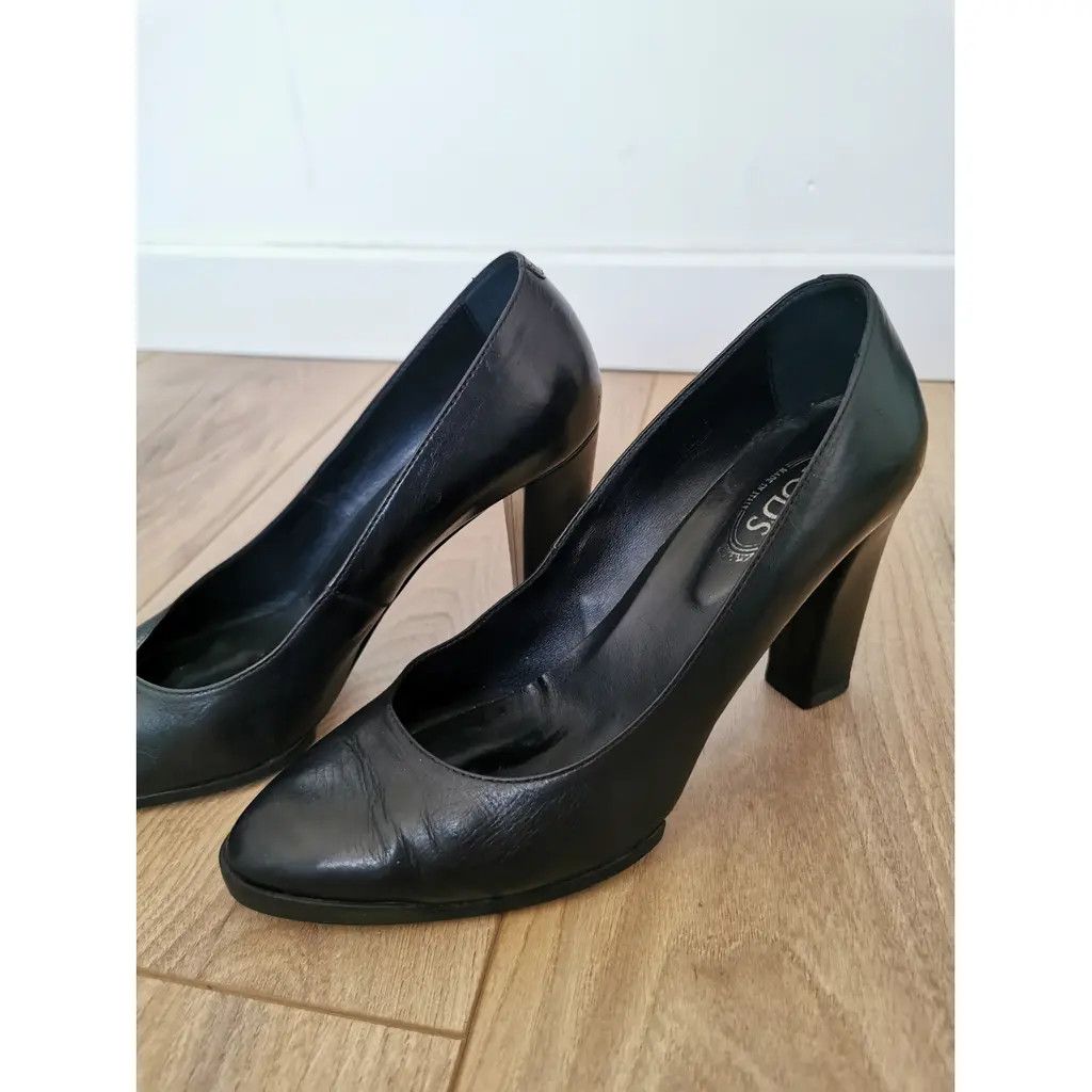 Tod's Tod’s Black Leather Pumps Made in Italy Classic Heels Size US 7.5 / IT 37.5 - 1 Thumbnail