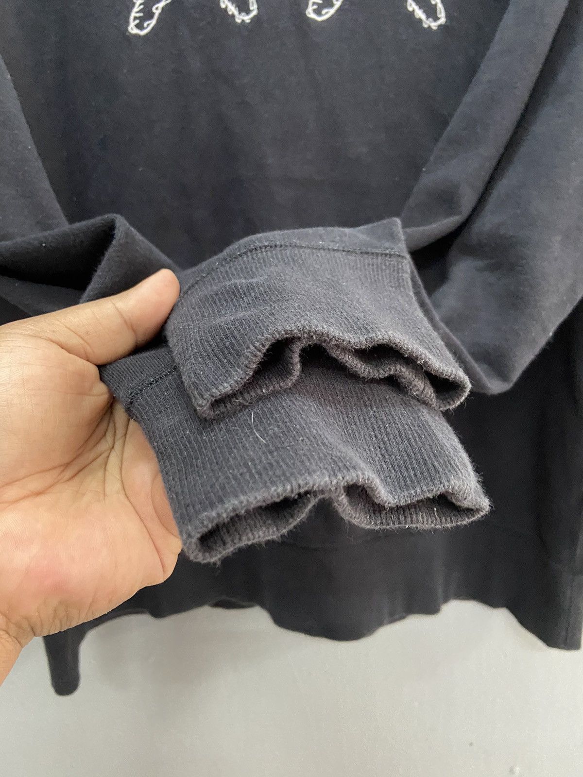 Kaws × Uniqlo UNIQLO X KAWS SESAMA STREET BLACK SWEATSHIRT Size US M / EU 48-50 / 2 - 5 Thumbnail