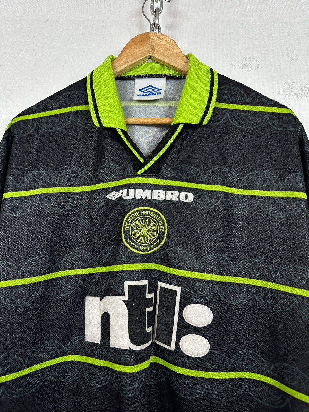 Umbro 1998/99 Umbro Celtic Vintage Soccer Jersey Size US XL / EU 56 / 4 - 5 Thumbnail
