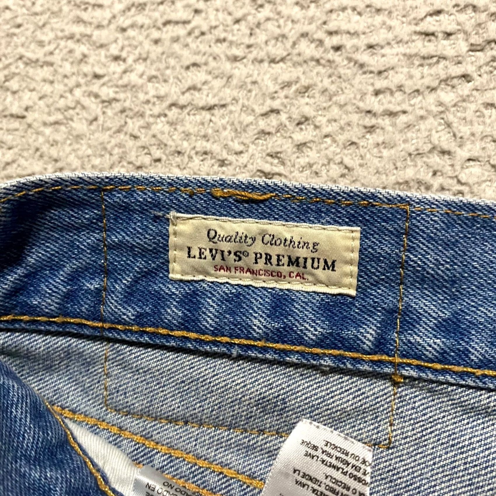 Levi's Levi's Blue Denim Bermuda Shorts 32 Mens Medium Wash 9 Inseam Pockets 5-Pocket Design Regular Rise Front Flat Front Shoes? Size US 32 / EU 48 - 3 Thumbnail
