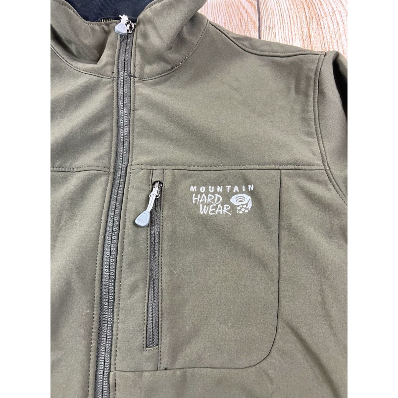 Mountain Hardwear VINTAGE Mountain Hardwear Jacket Mens Softshell Windbreaker Green M Full Zip Pockets Embroidered Logo Nylon Polyester Outdoor Shell/Classic Theme Size US M / EU 48-50 / 2 - 6 Thumbnail